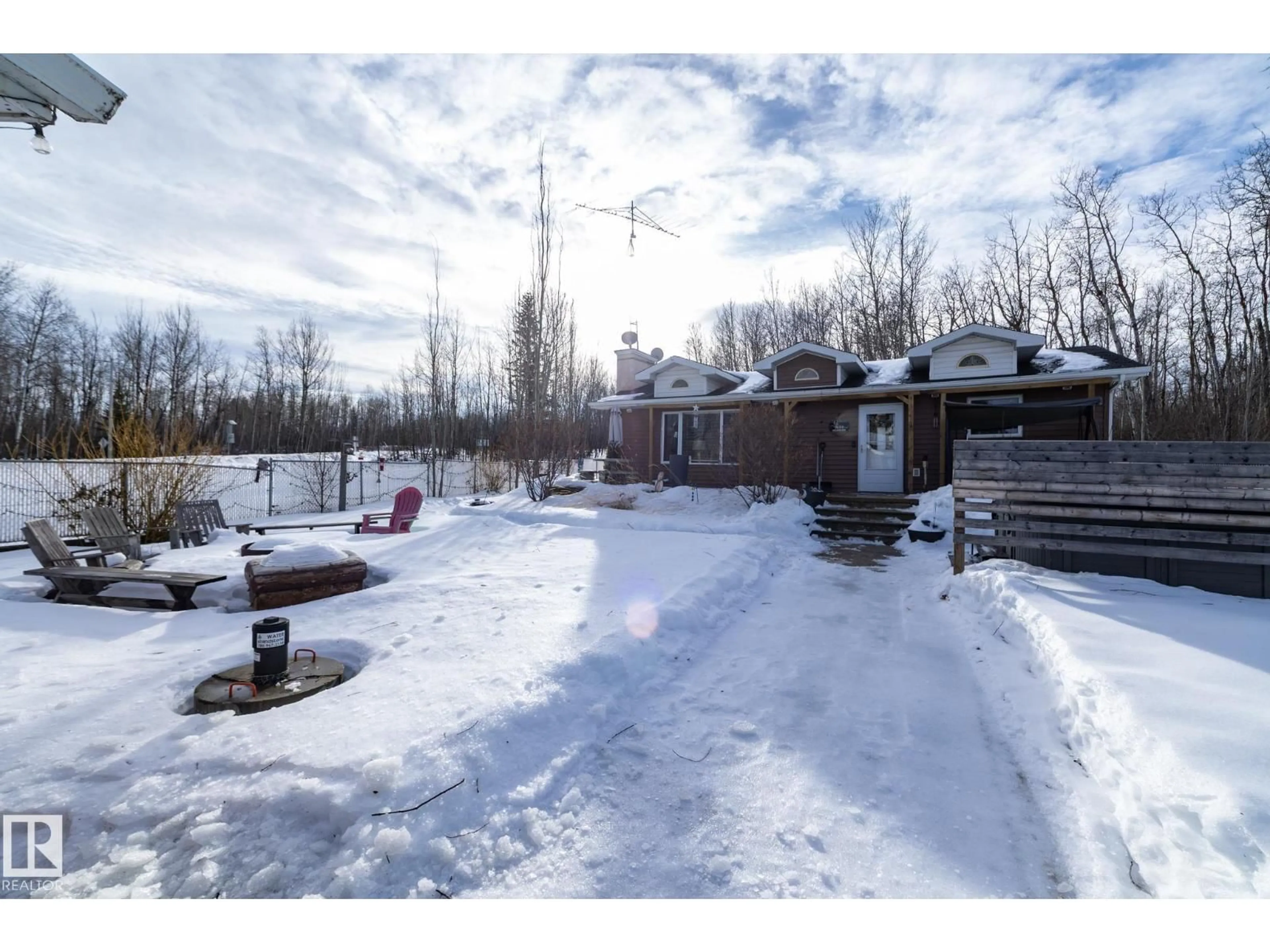 A pic from outside/outdoor area/front of a property/back of a property/a pic from drone, unknown for 5596 NAKAMUN DR, Rural Lac Ste. Anne County Alberta T0E1V0