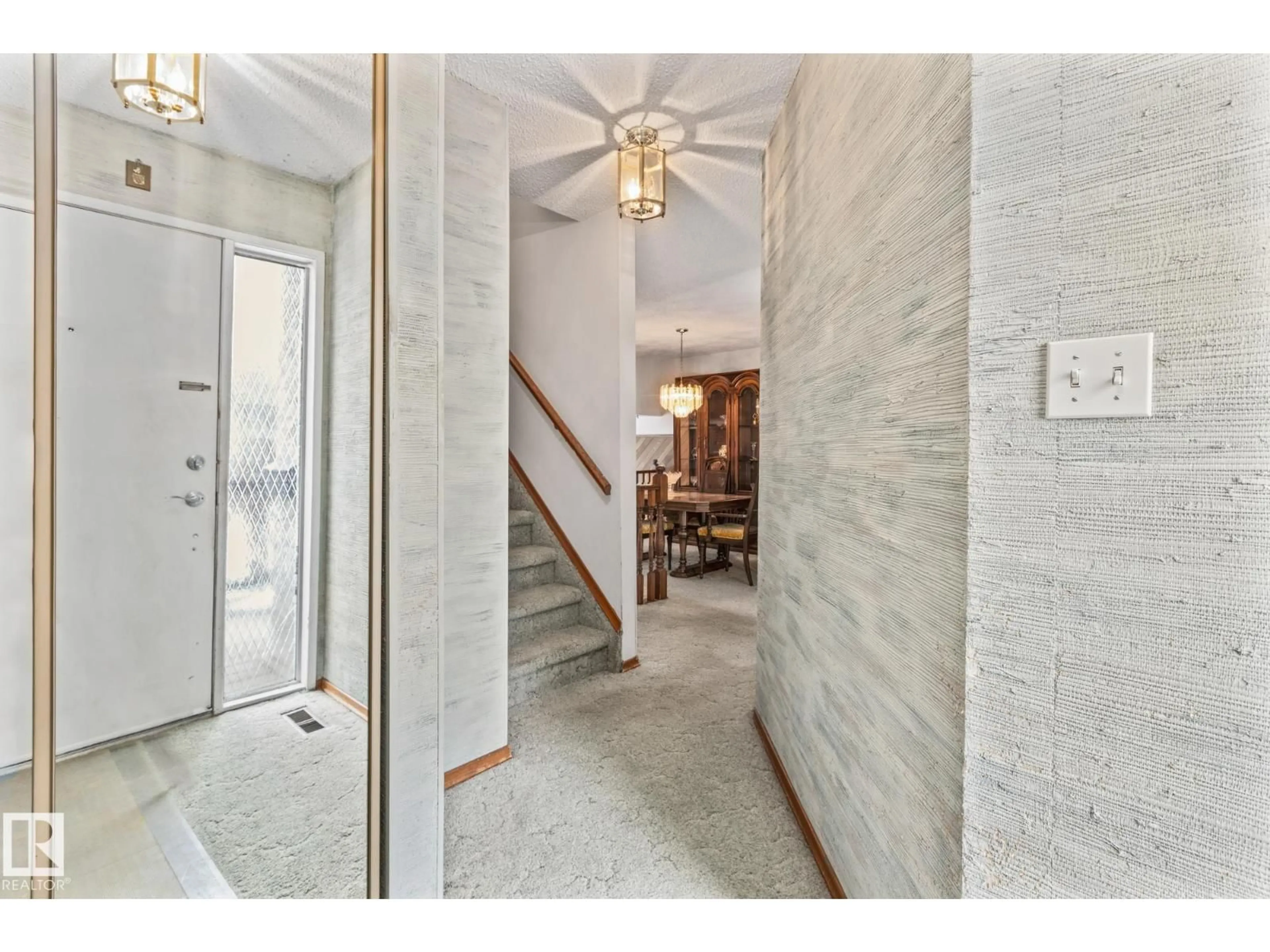 Indoor foyer for NW - 9012 184 ST, Edmonton Alberta T5T1R2