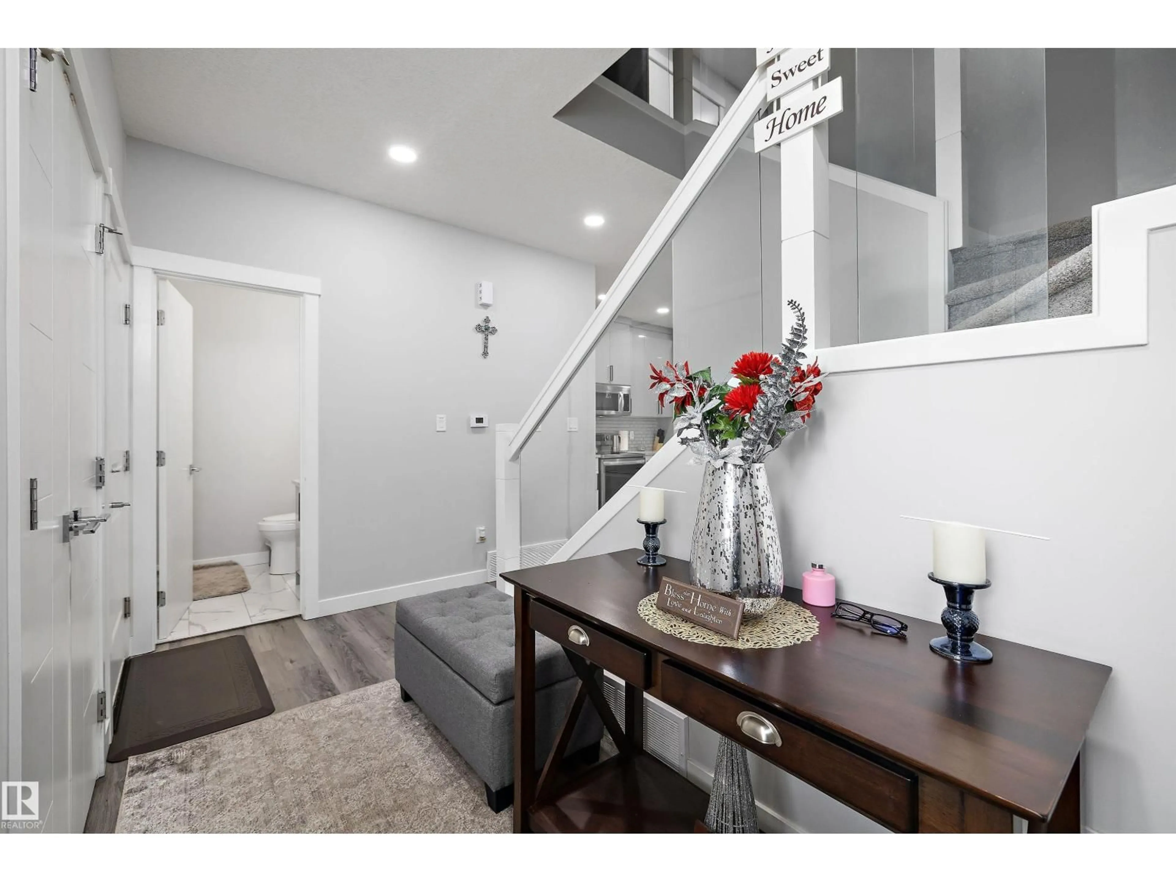 Indoor entryway for NW - 6506 167A AV, Edmonton Alberta T5Y3P7