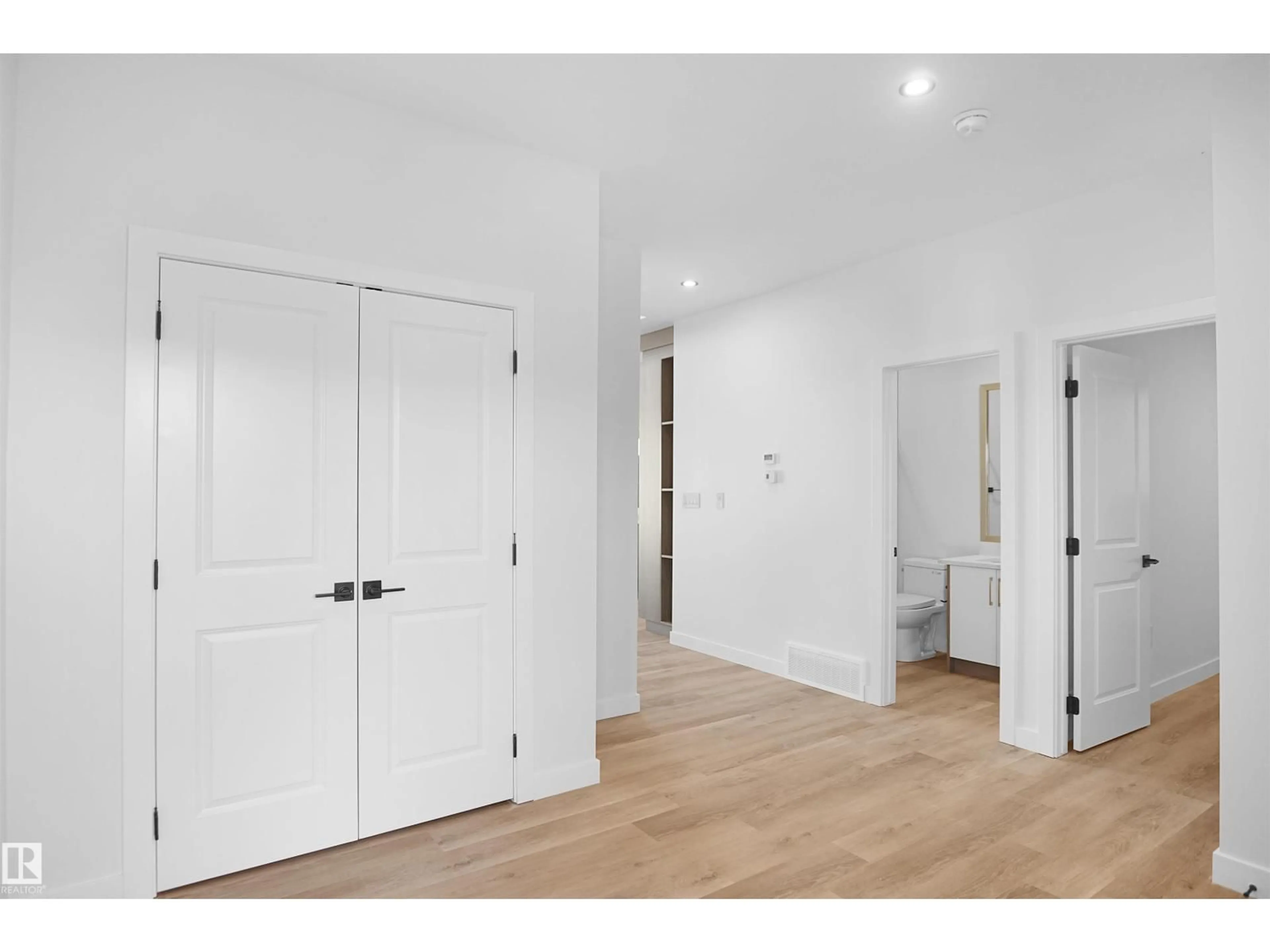 Indoor entryway for SW - 6228 29 AV, Edmonton Alberta T6X3J2