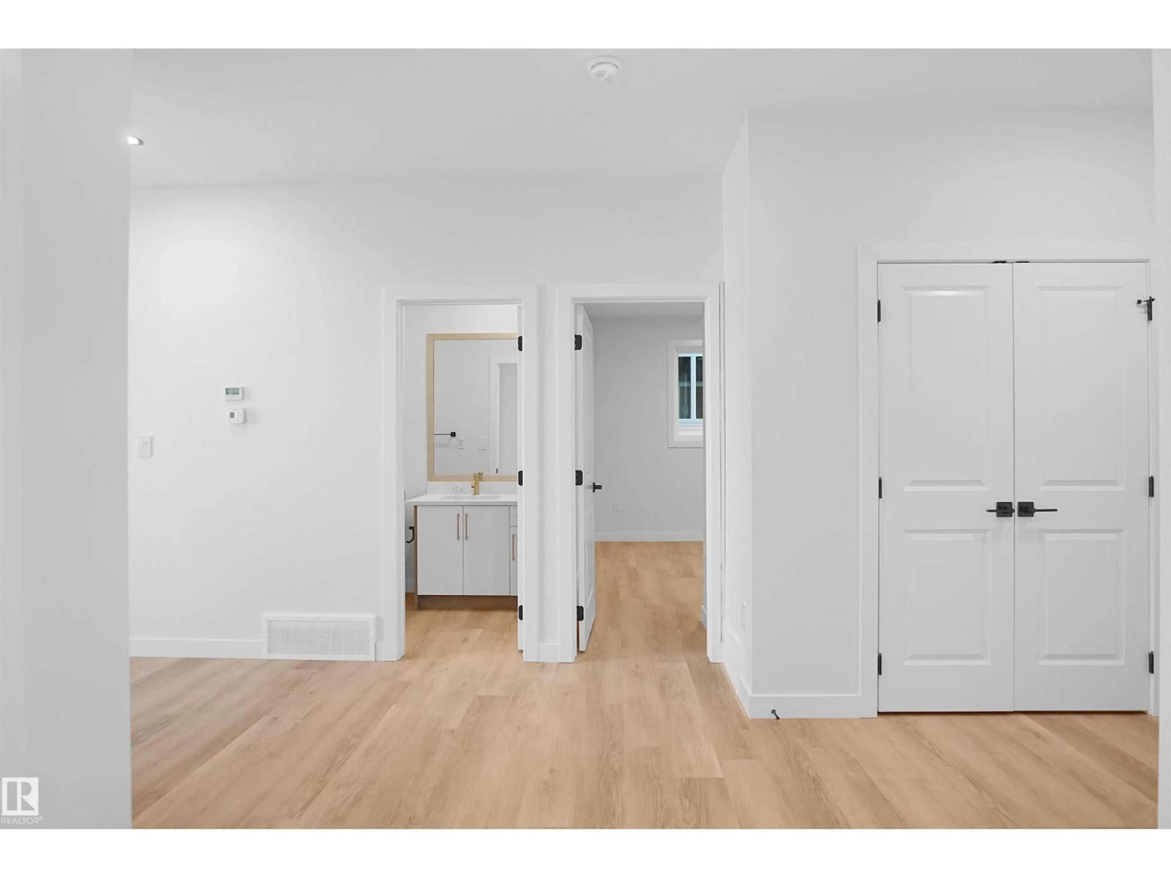 Indoor entryway for SW - 6228 29 AV, Edmonton Alberta T6X3J2