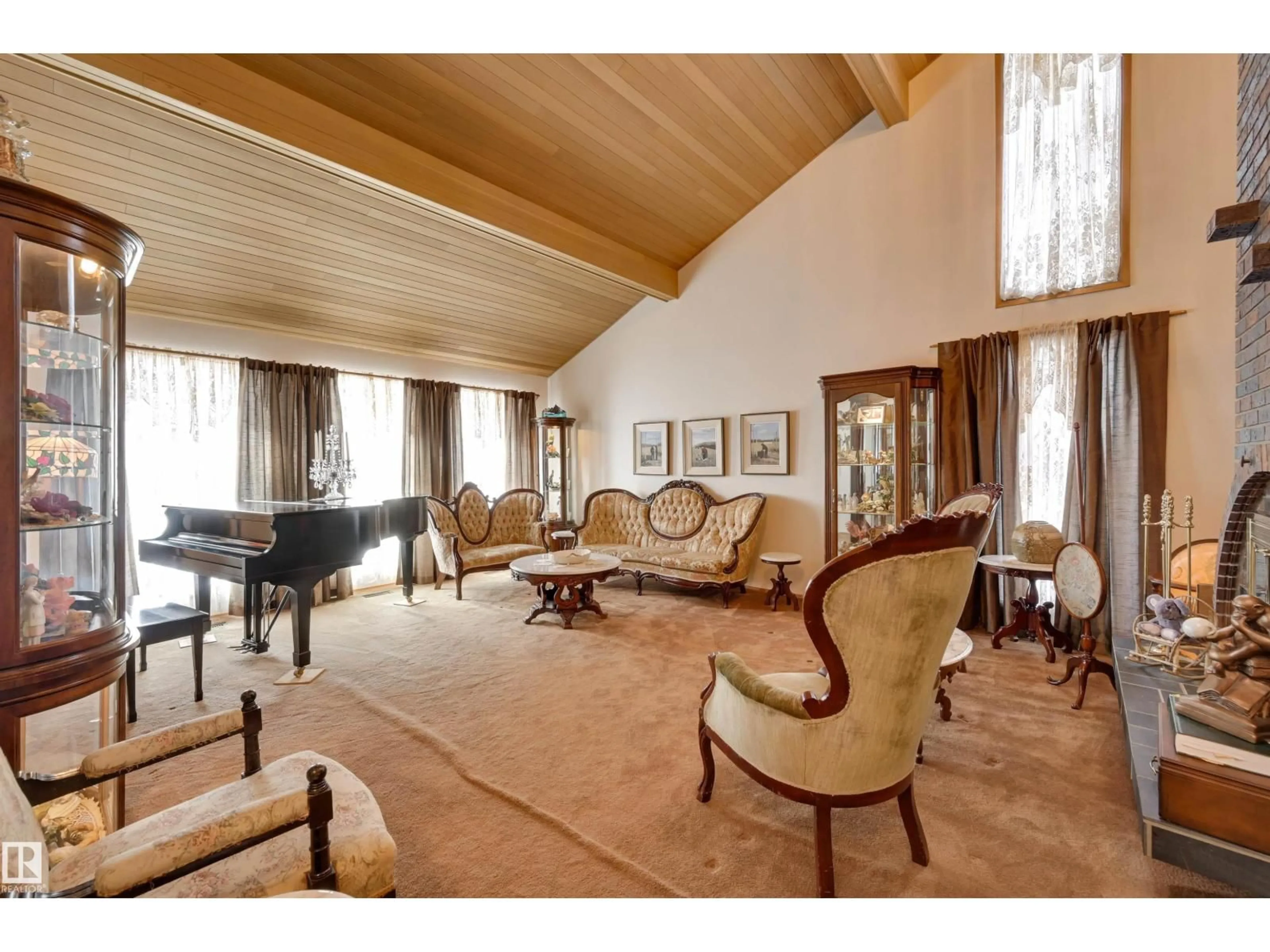 Living room with furniture, unknown for 1407 BEARSPAW DR, Edmonton Alberta T6J5B2