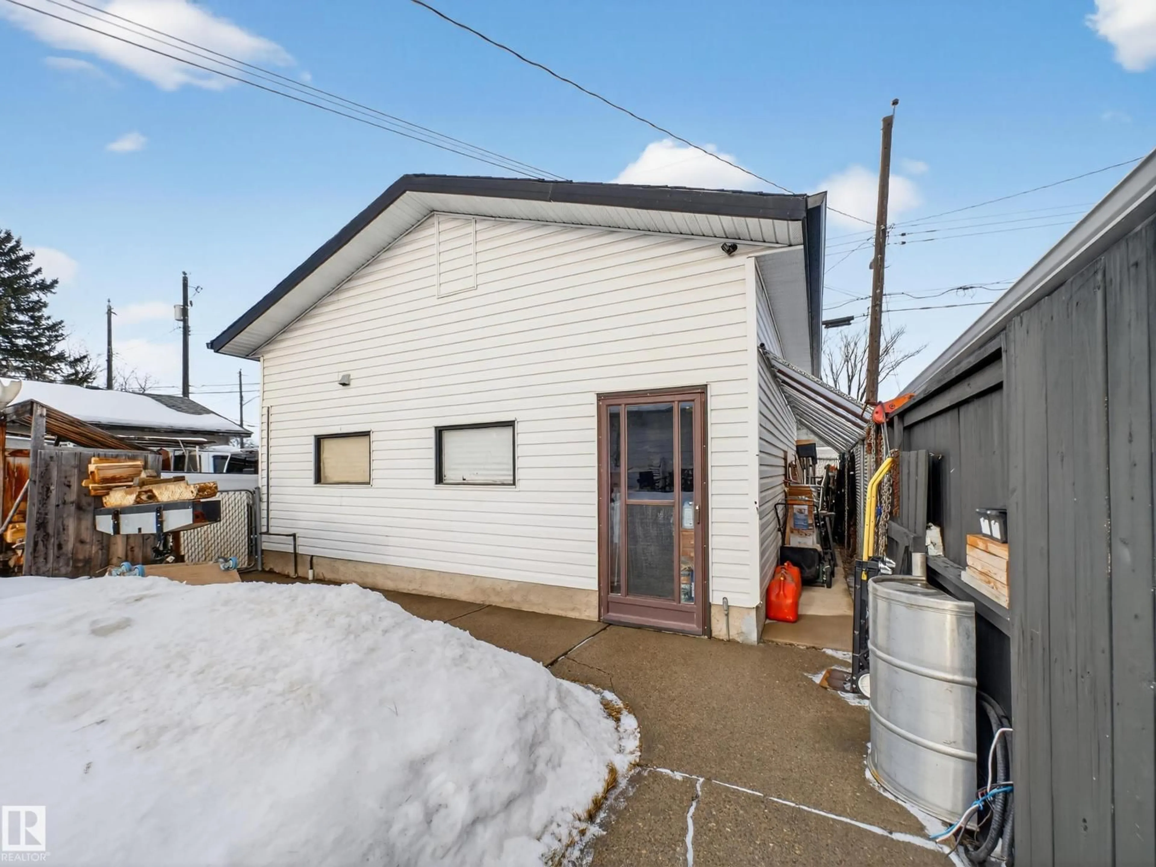 Unknown for 16050 95 AV, Edmonton Alberta T5P0A7