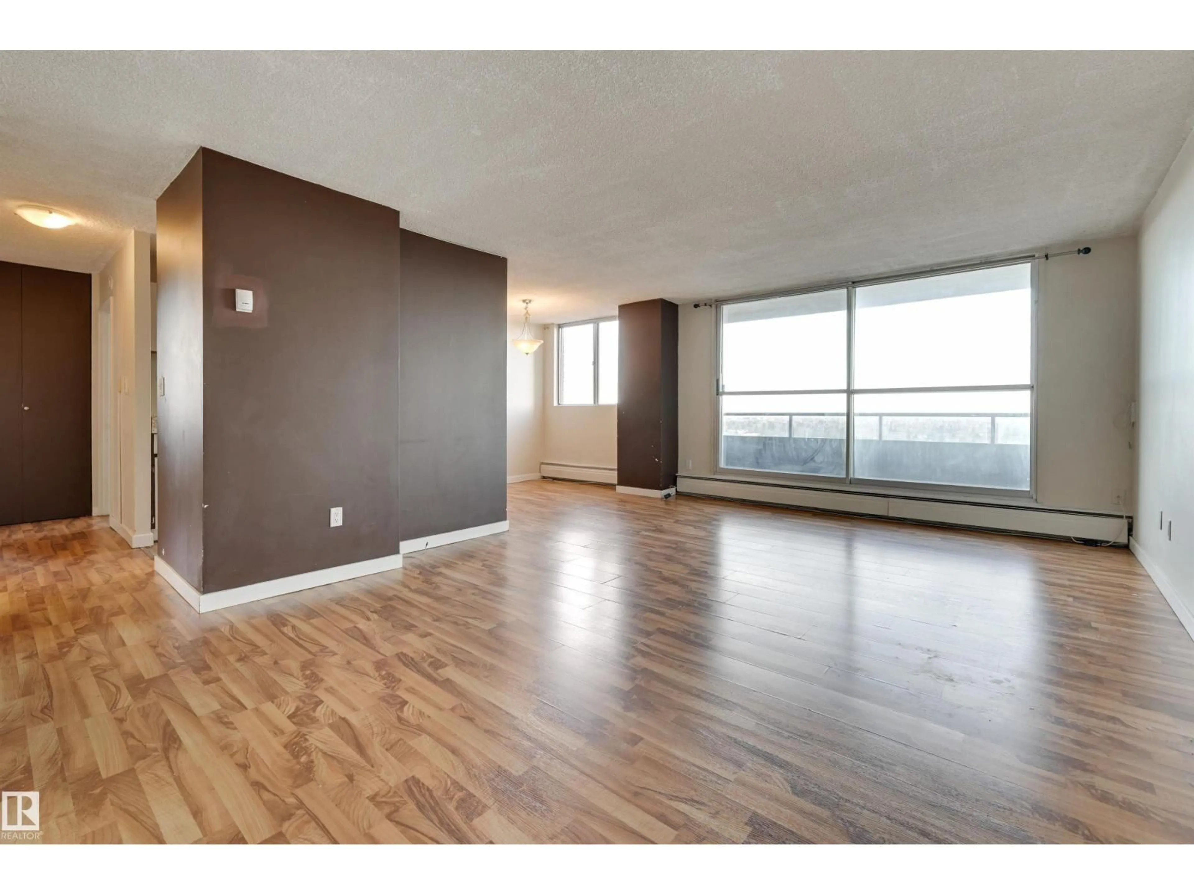 Unknown for 1304 STONY PLAIN RD, Edmonton Alberta T5N3R2