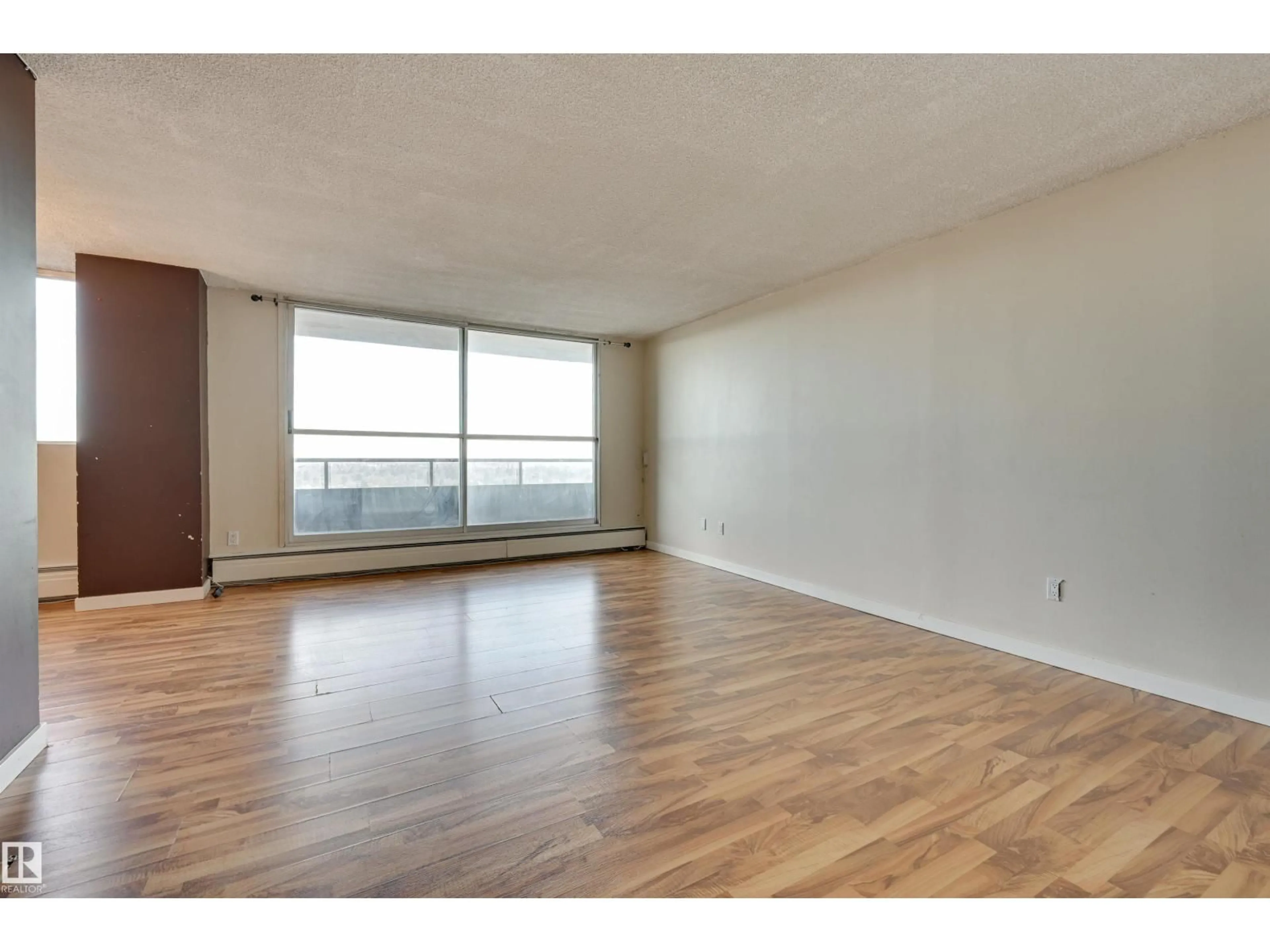 A pic of a room for 1304 STONY PLAIN RD, Edmonton Alberta T5N3R2