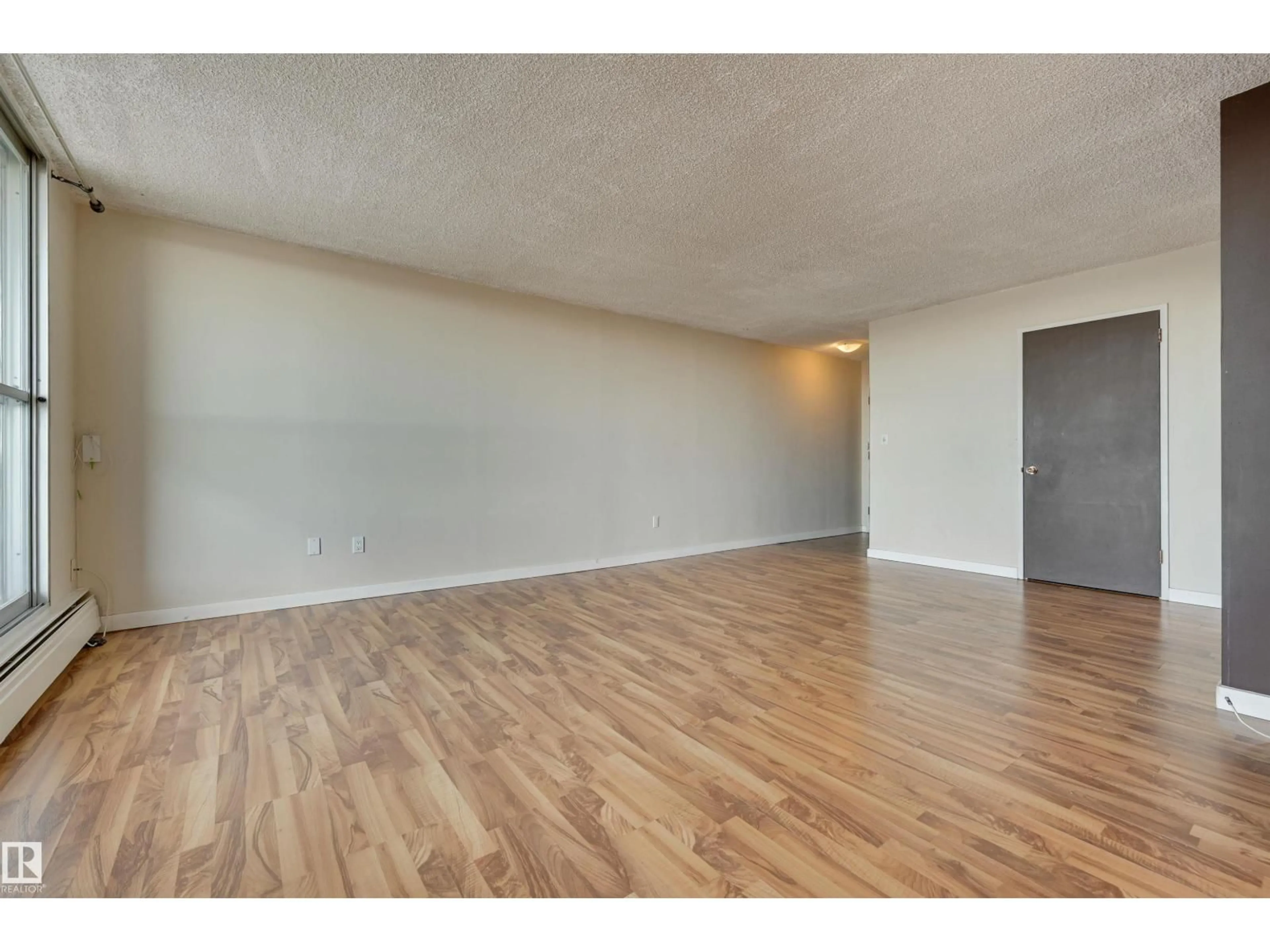 A pic of a room for 1304 STONY PLAIN RD, Edmonton Alberta T5N3R2