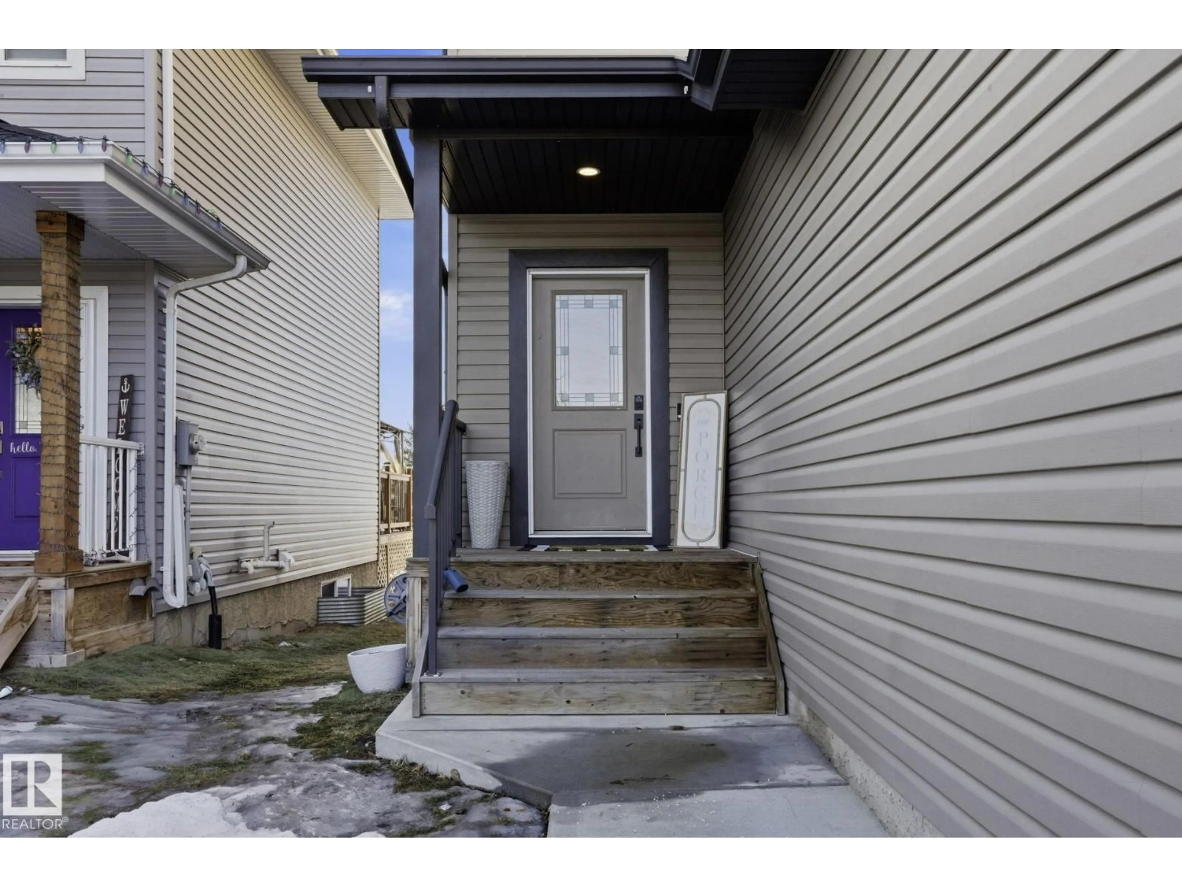 Indoor entryway for 20 RICHMOND LI, Fort Saskatchewan Alberta T8L0S2