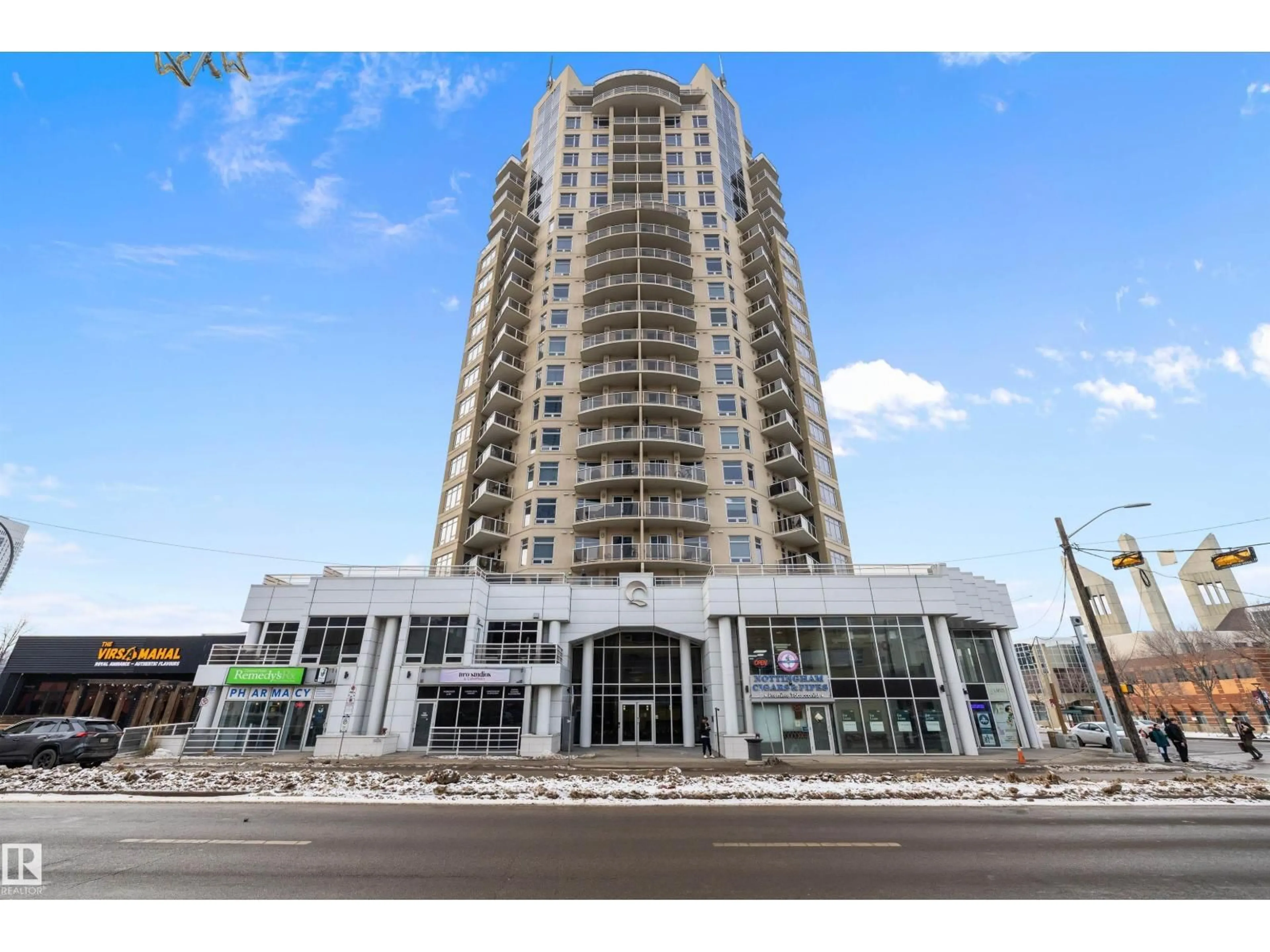 Indoor foyer for 1704 105 ST, Edmonton Alberta T5J0C2