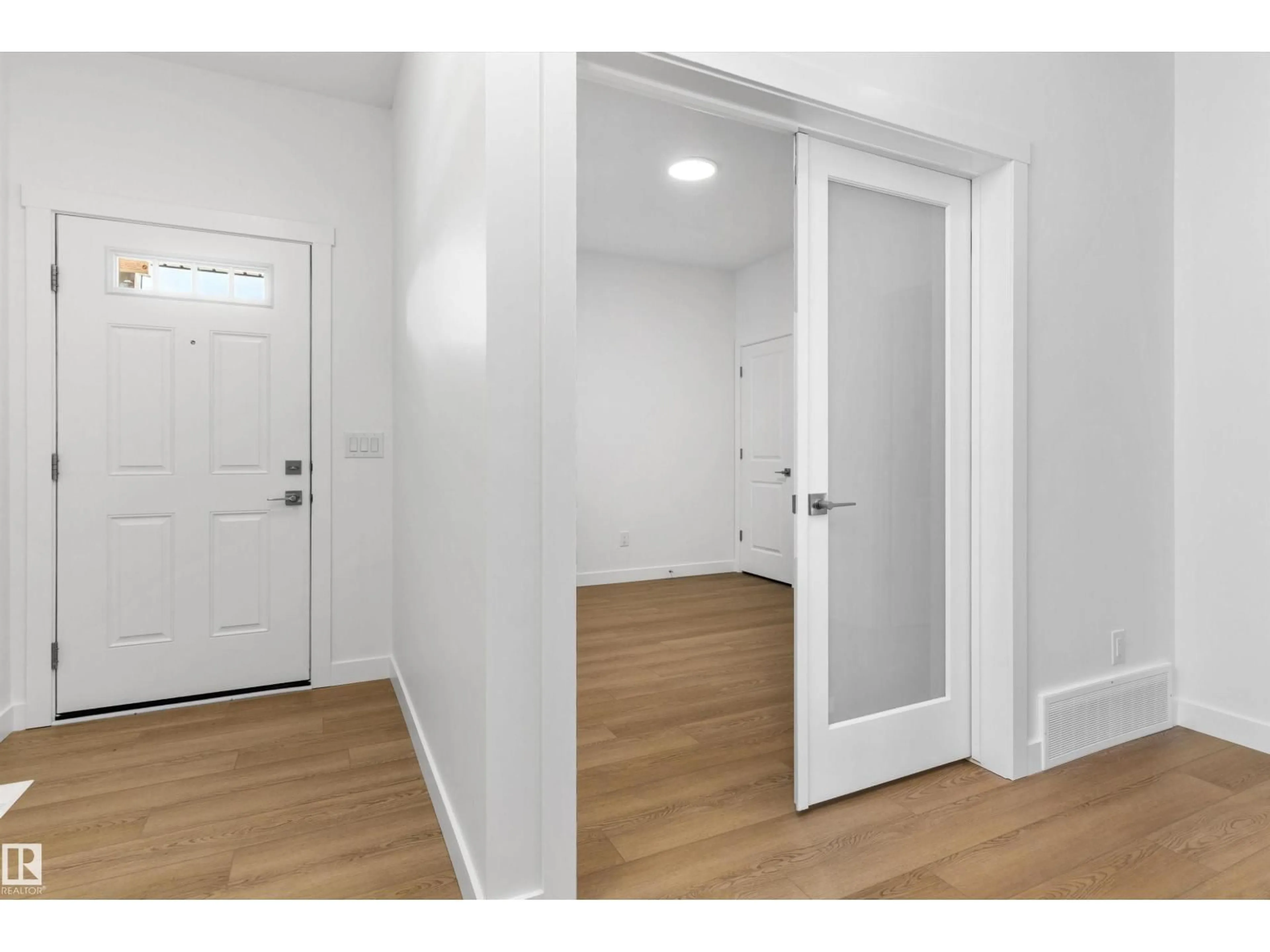 Indoor entryway for 756 ASTORIA WY, Devon Alberta T9G0M7