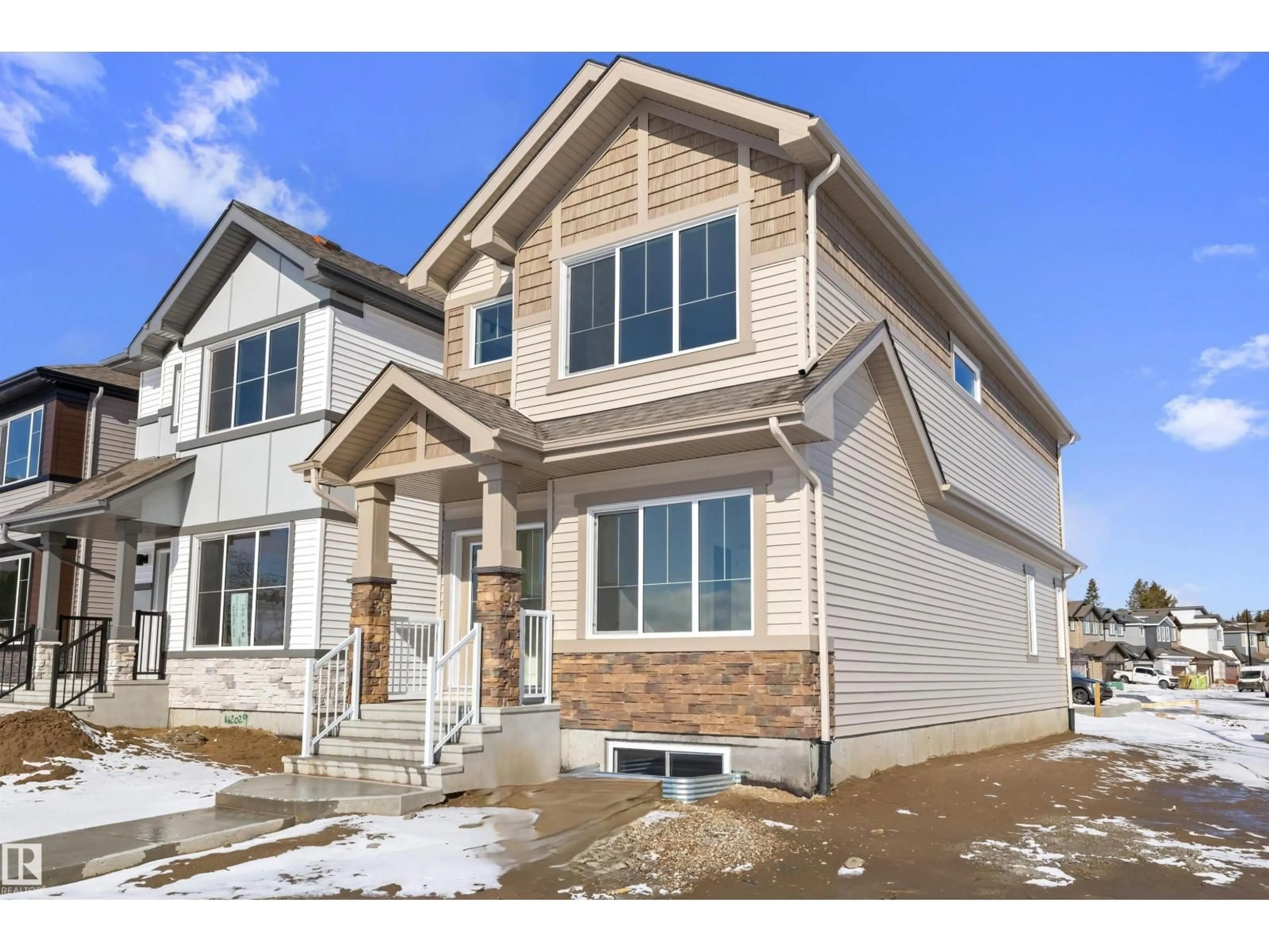 Home with vinyl exterior material, street for 20804 40 AV, Edmonton Alberta T6M3G1