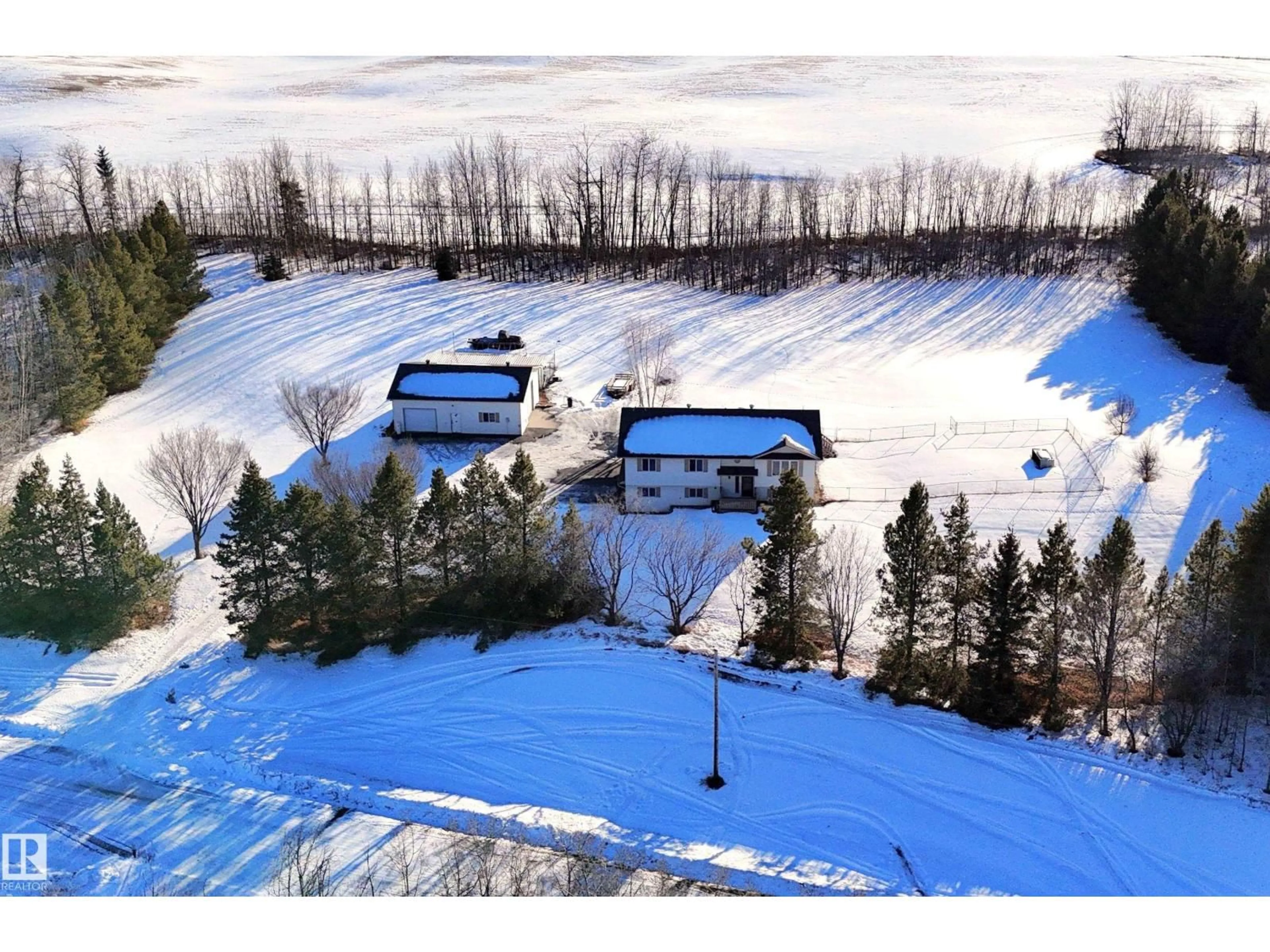 A pic from outside/outdoor area/front of a property/back of a property/a pic from drone, unknown for 52327 - 28 RGE ROAD 20, Rural Parkland County Alberta T7Y2G6