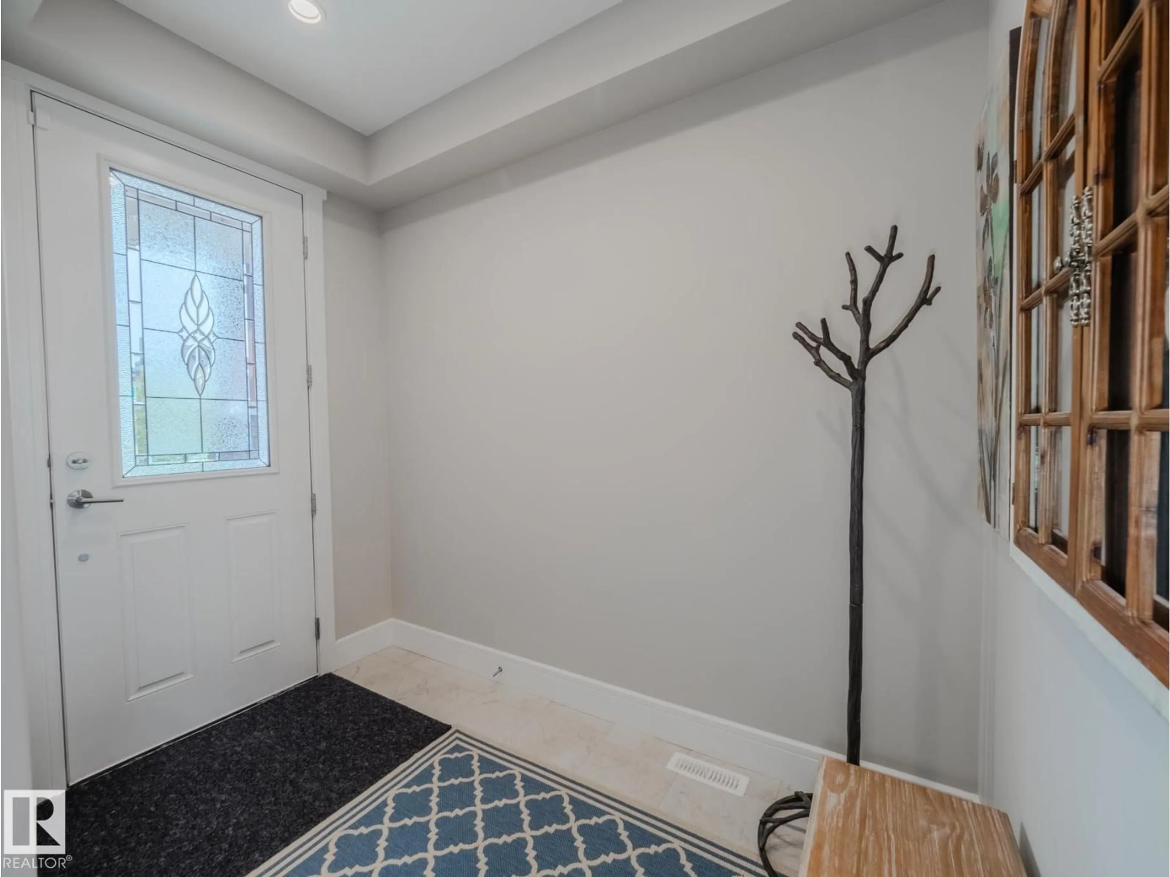 Indoor entryway for NW - 9756 222 ST, Edmonton Alberta T5T7B9