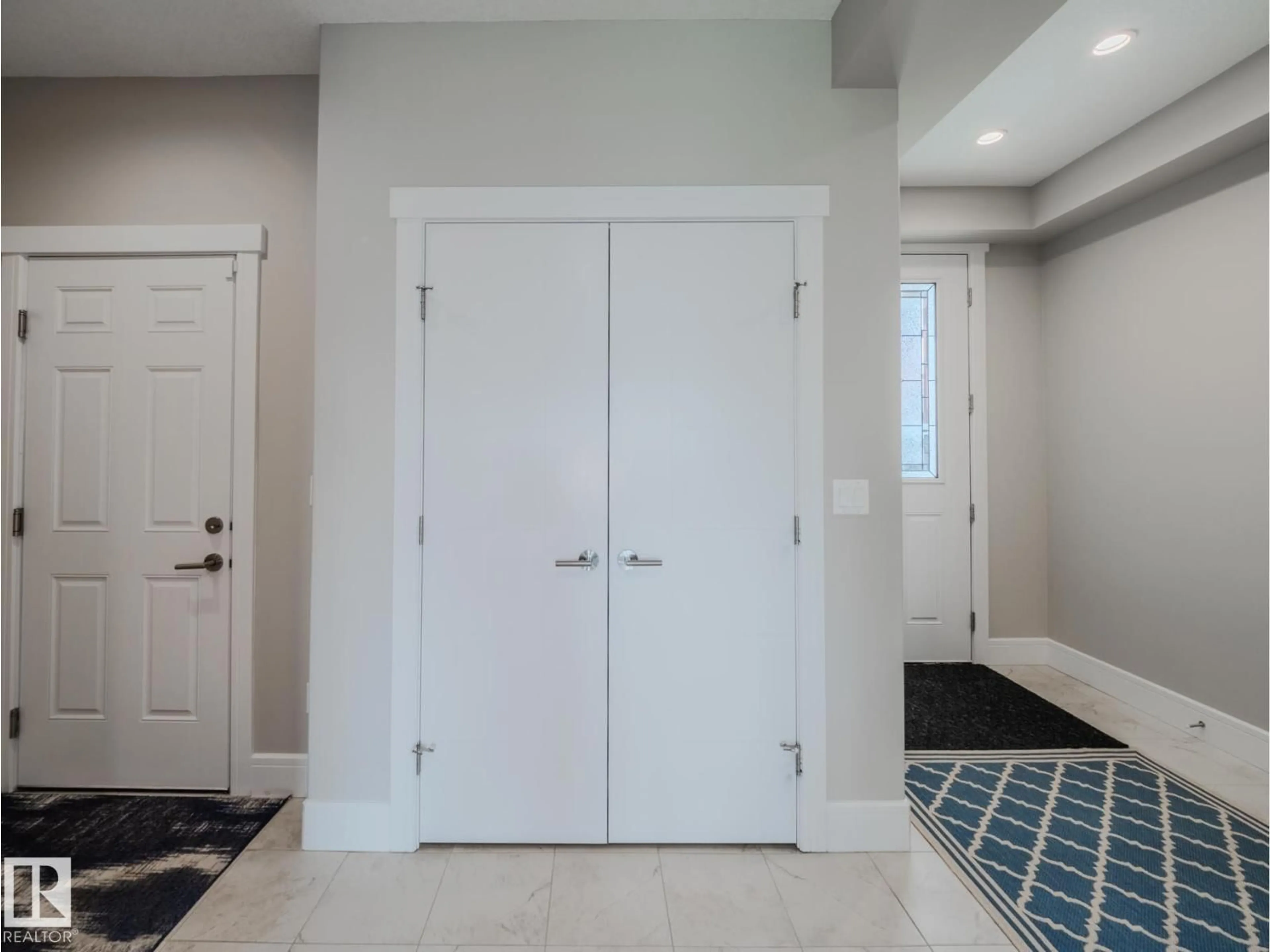 Indoor entryway for NW - 9756 222 ST, Edmonton Alberta T5T7B9