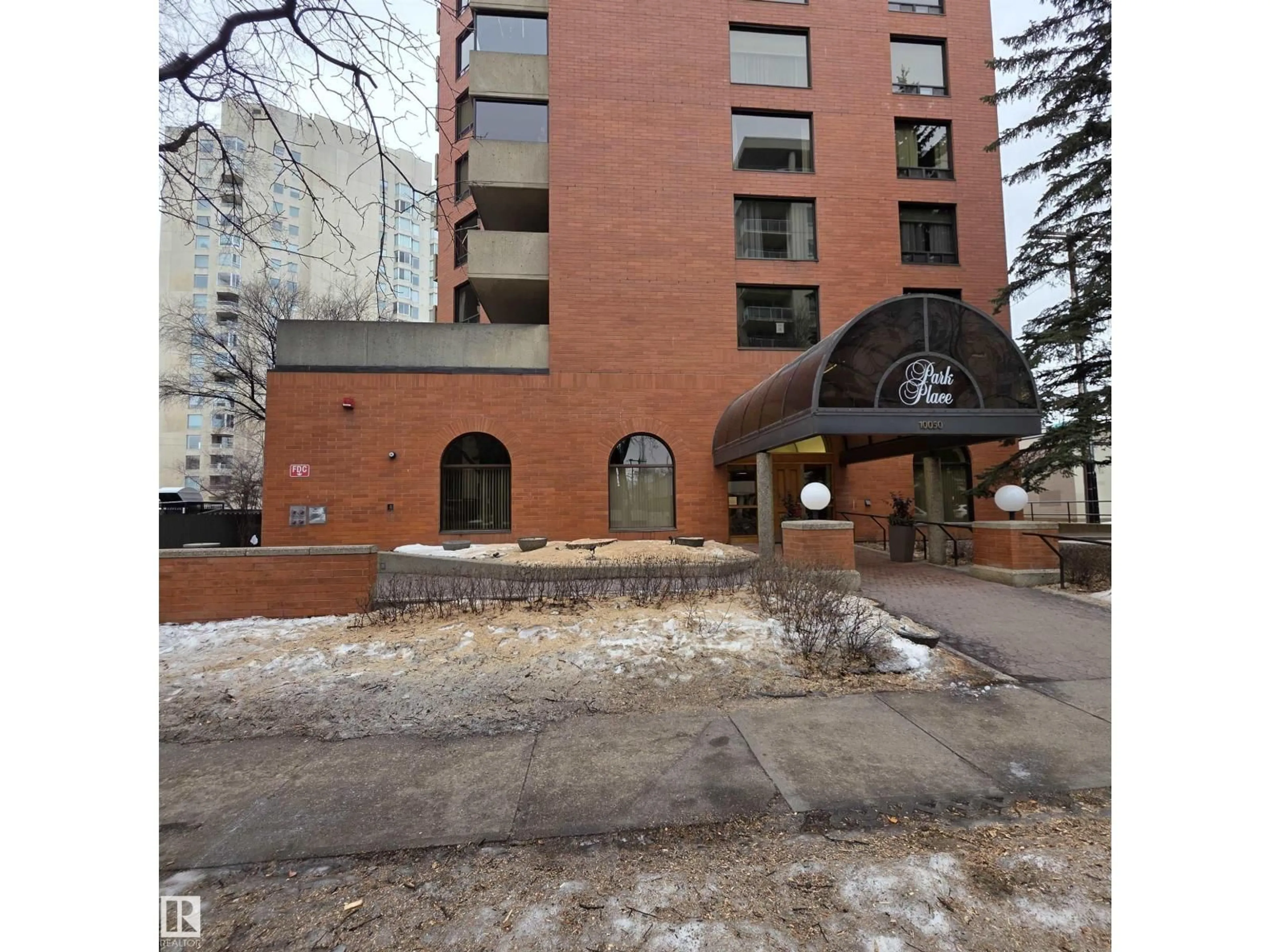 Indoor foyer for 2C - 10050 118 ST, Edmonton Alberta T5K2M8