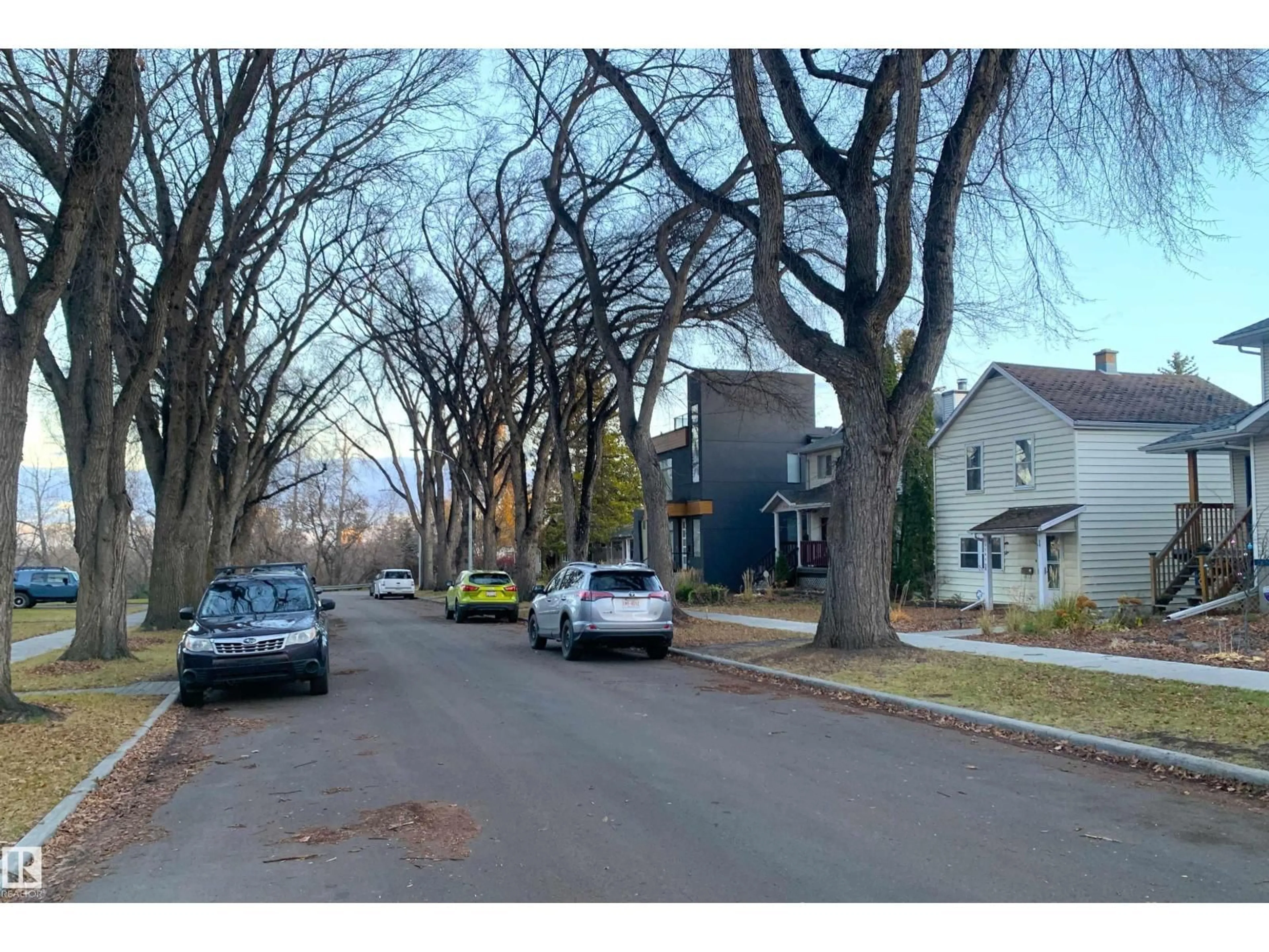 Blurry image for NW - 9747 90 AV, Edmonton Alberta T6E2S8