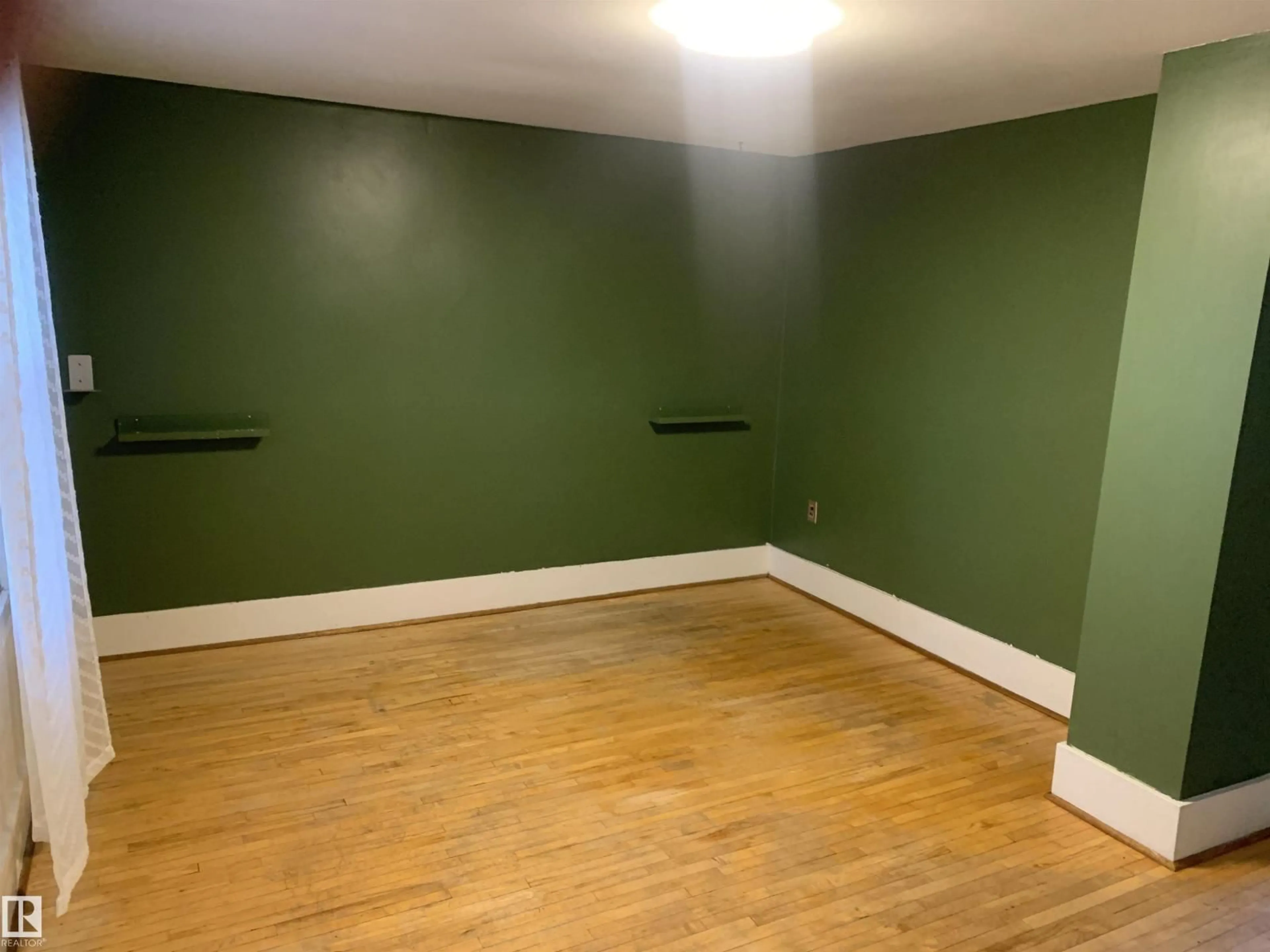 A pic of a room for NW - 9747 90 AV, Edmonton Alberta T6E2S8