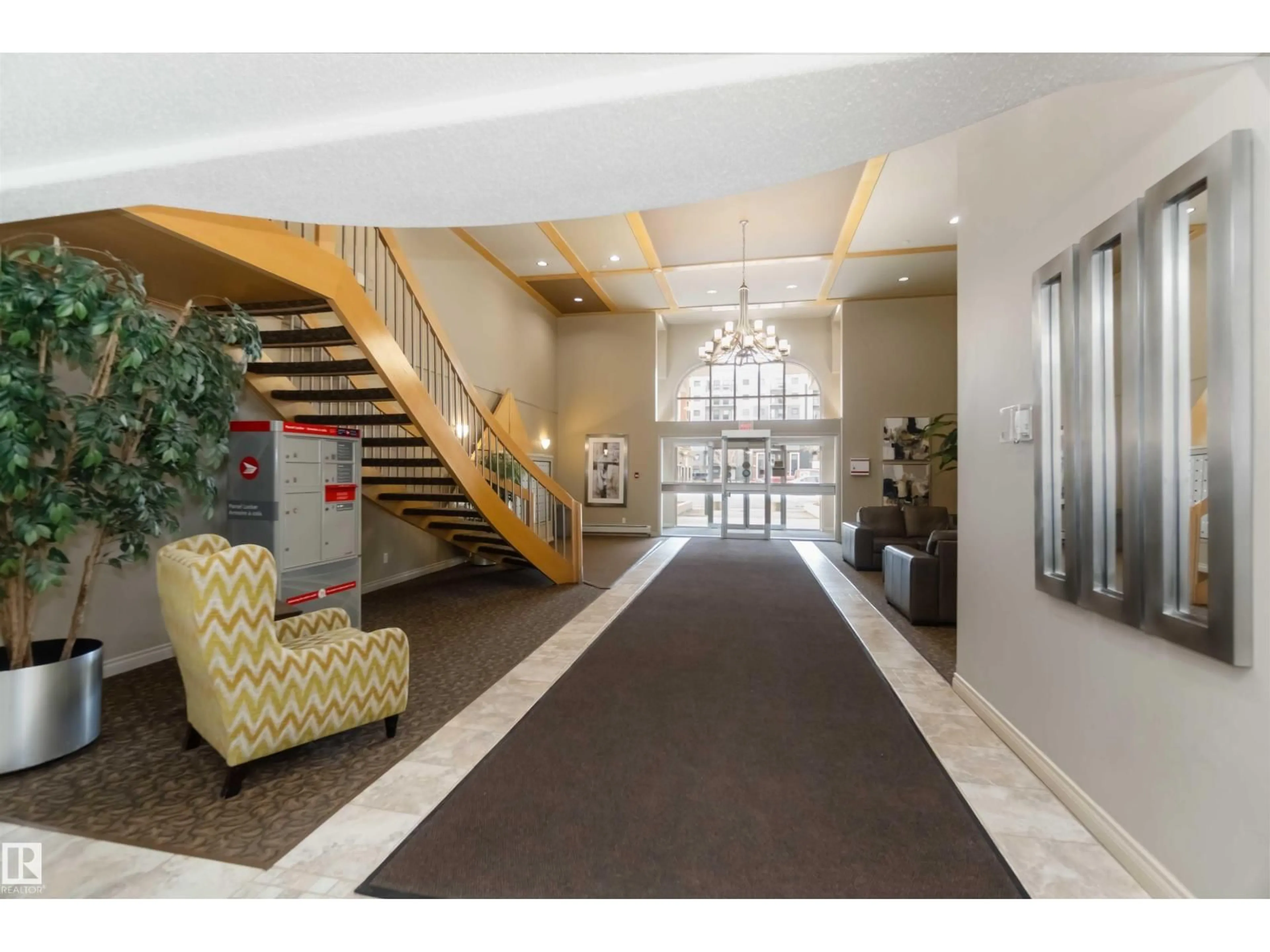 Indoor foyer for #113 - 10311 111 ST, Edmonton Alberta T5K2Y8