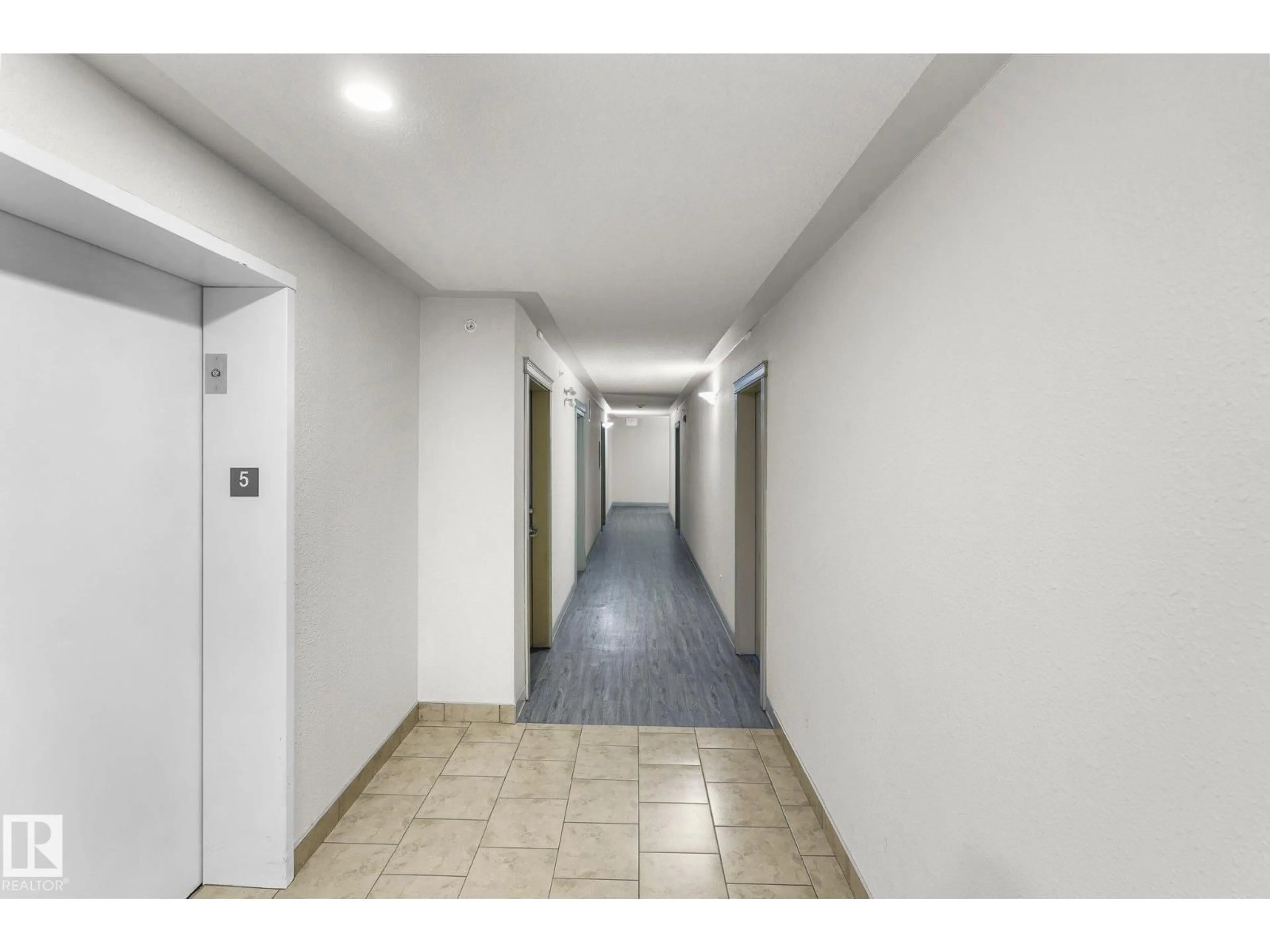 Indoor foyer for #502 - 7511 171 ST, Edmonton Alberta T5S1E7