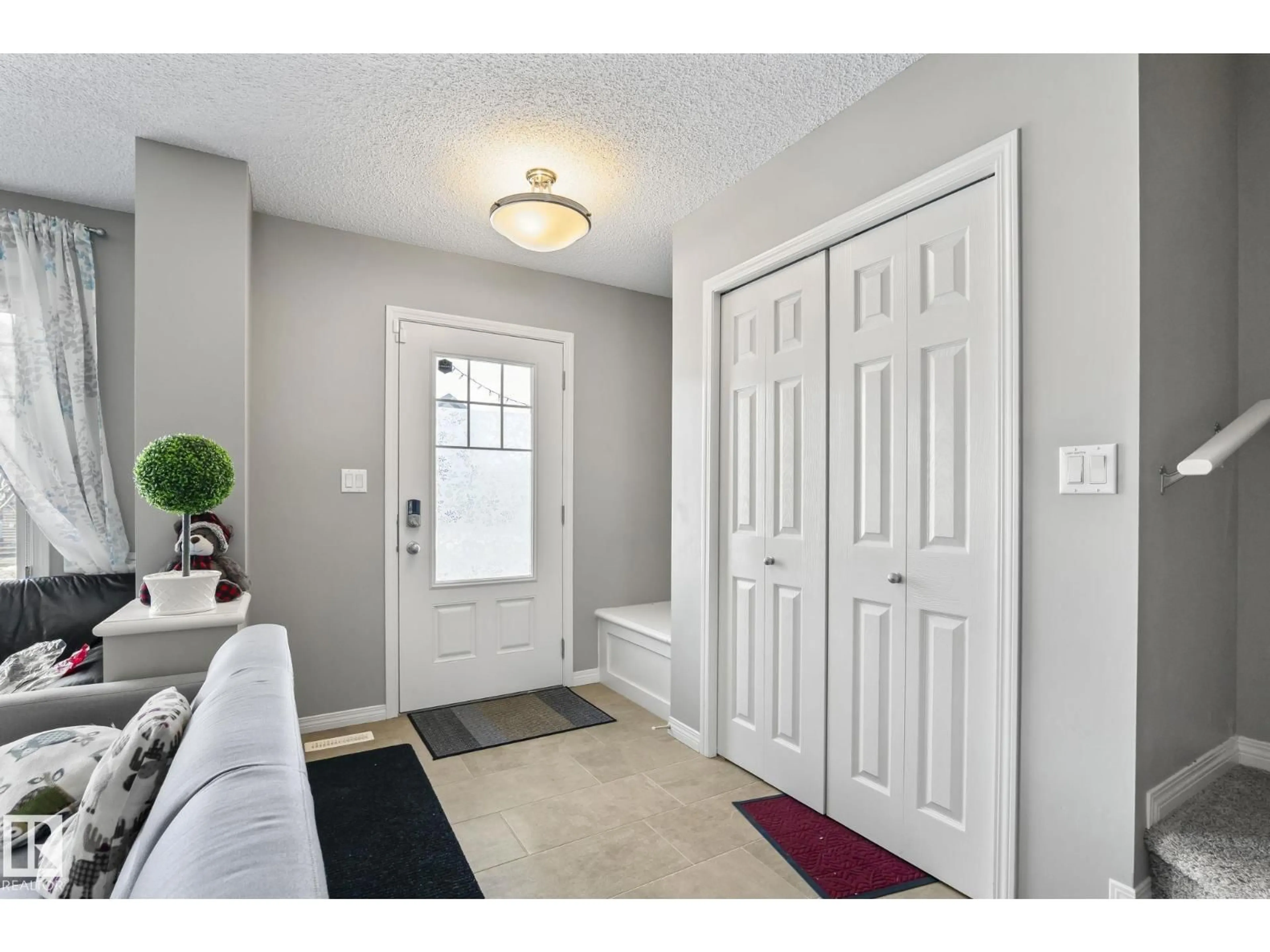 Indoor entryway for SW SW - 3221 CHERRY CRES, Edmonton Alberta T6X1Y5