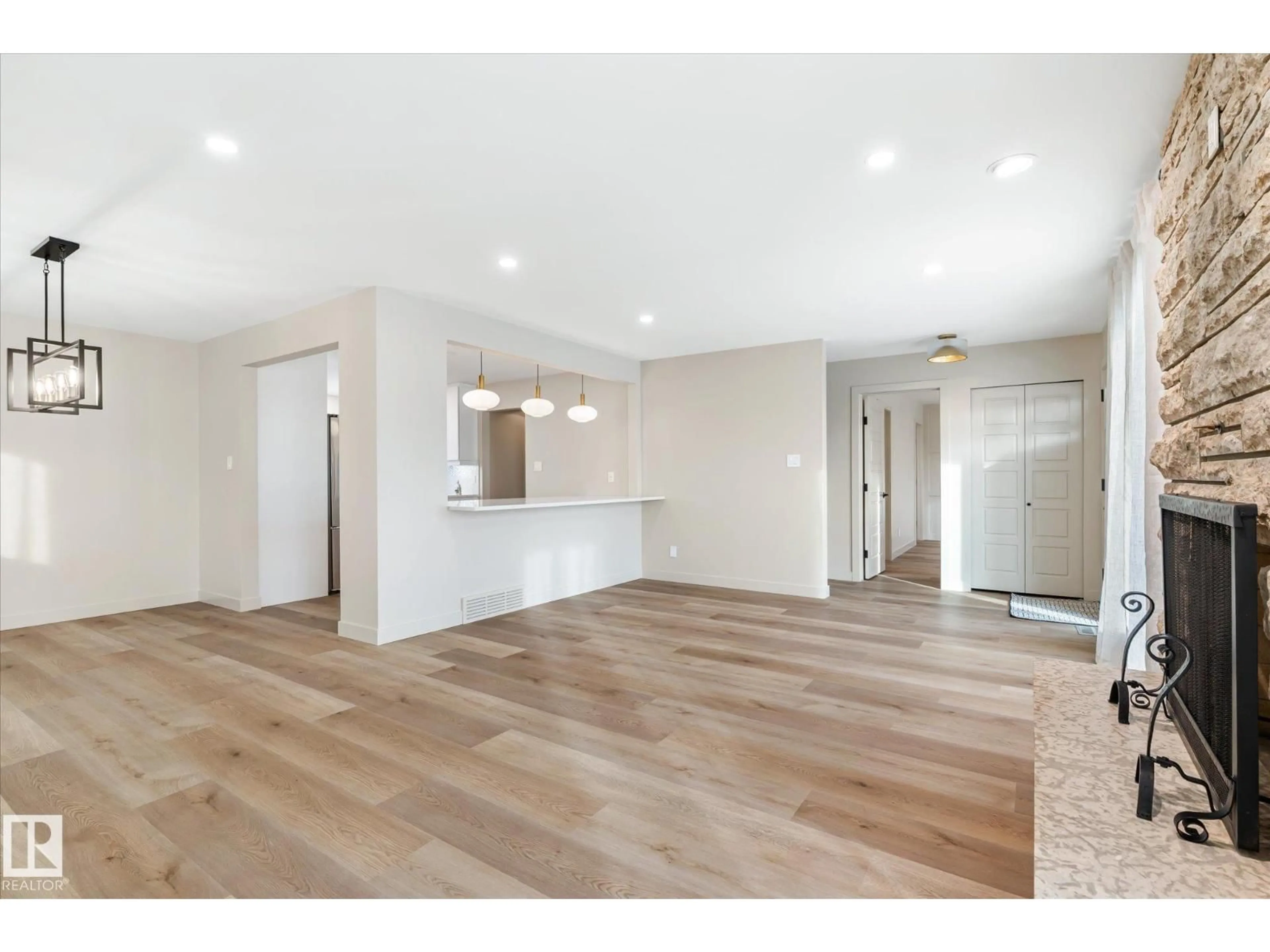 Unknown for 4120 108 ST NW, Edmonton Alberta T6J2P8