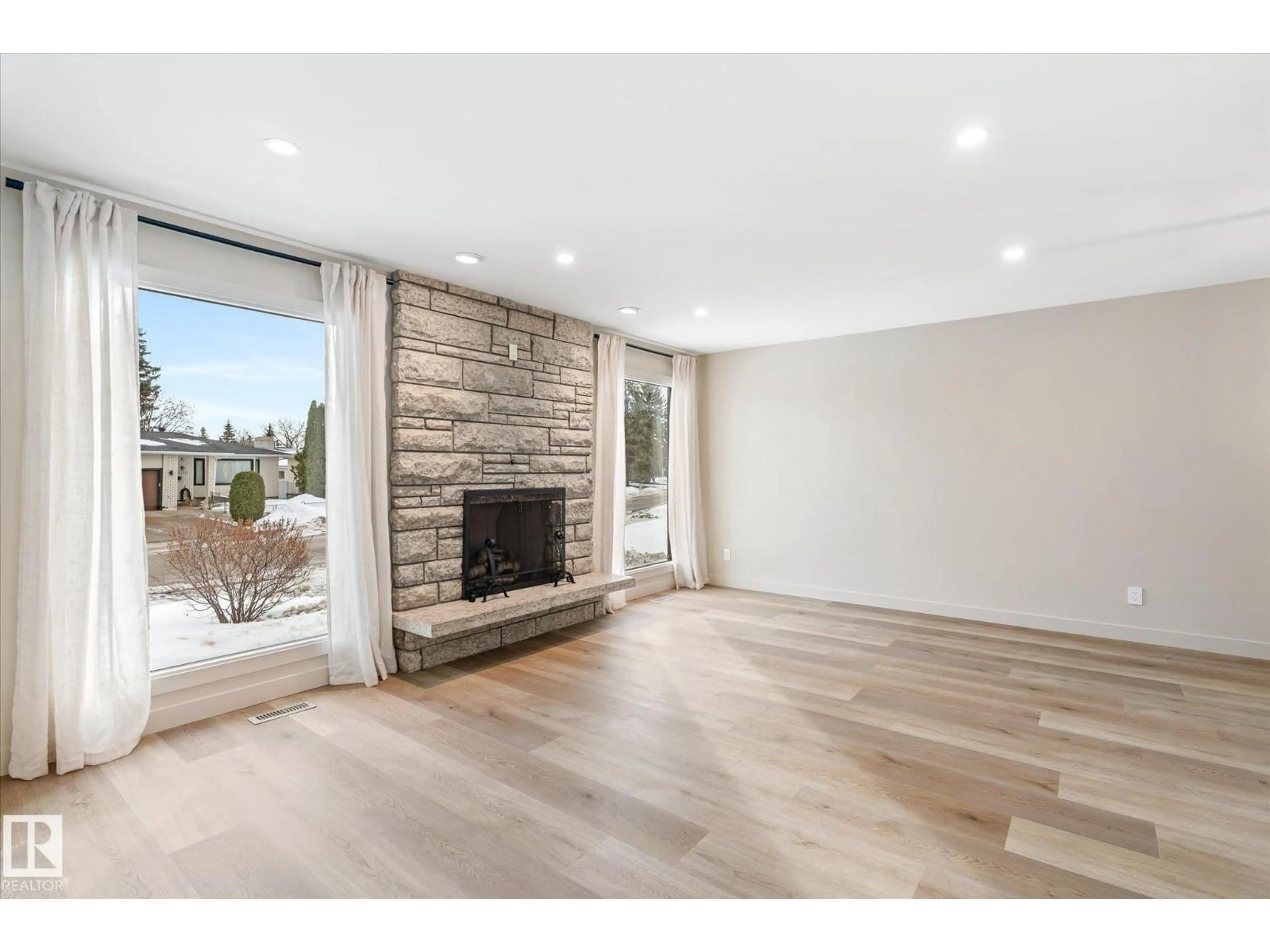 A pic of a room for 4120 108 ST NW, Edmonton Alberta T6J2P8