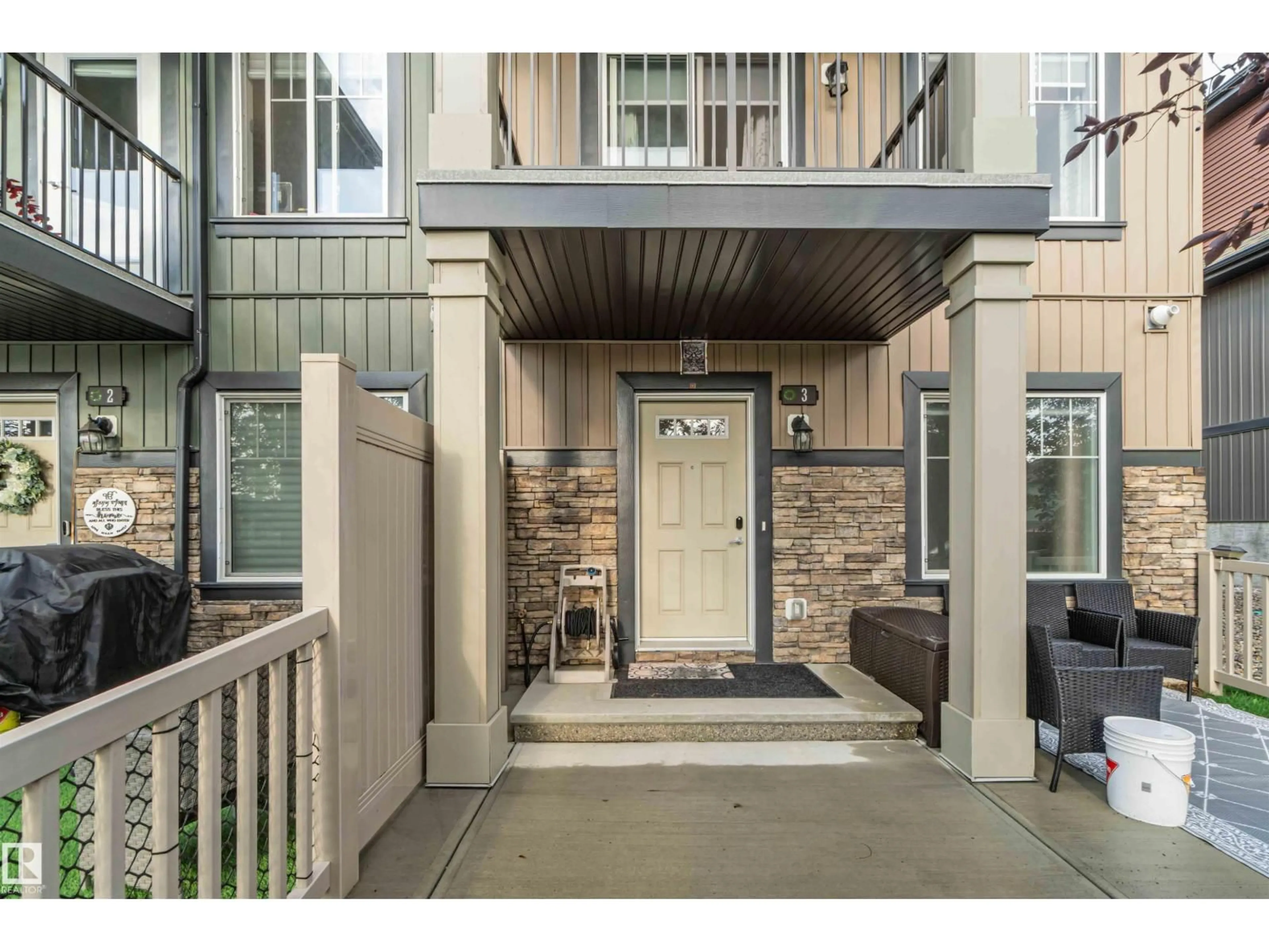Indoor entryway for 3 - 3305 ORCHARDS LI, Edmonton Alberta T6X2H1