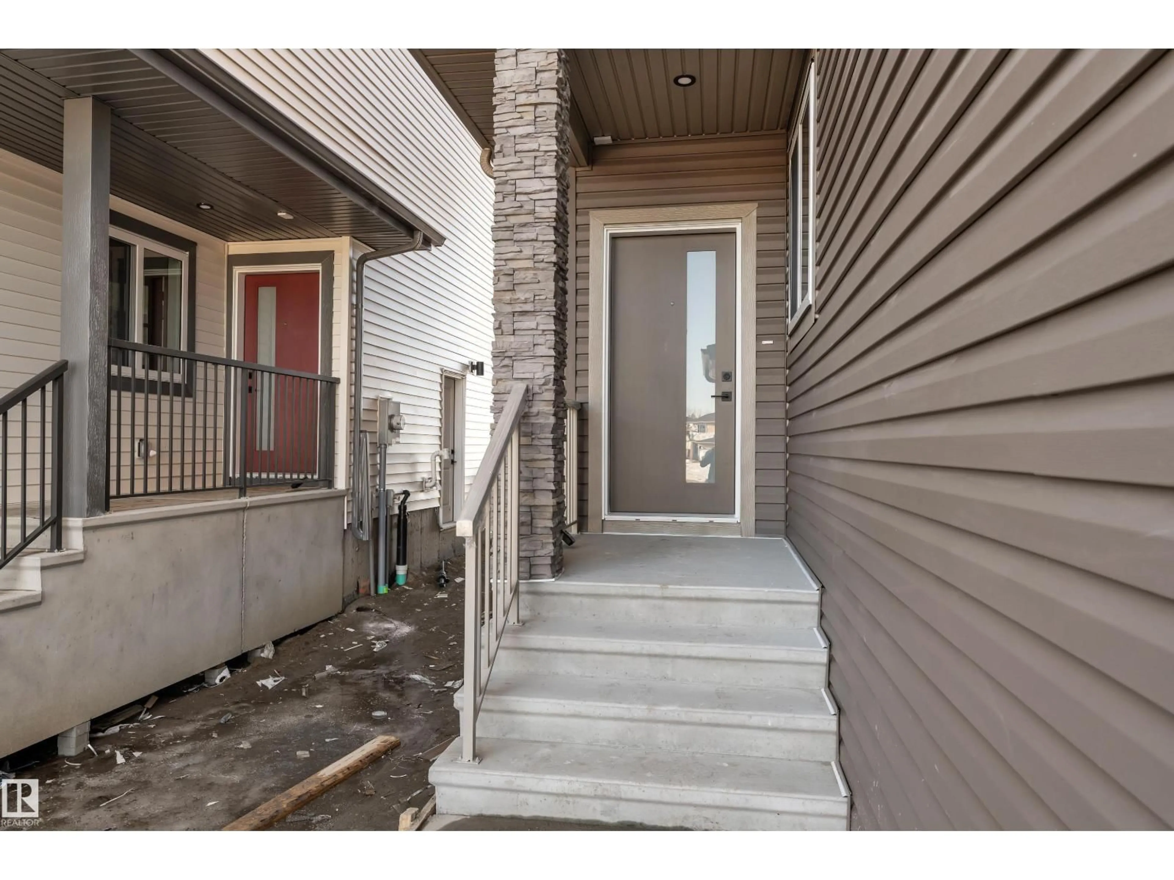 Indoor entryway for 38 GRAYSON GR, Stony Plain Alberta T7Z0P3
