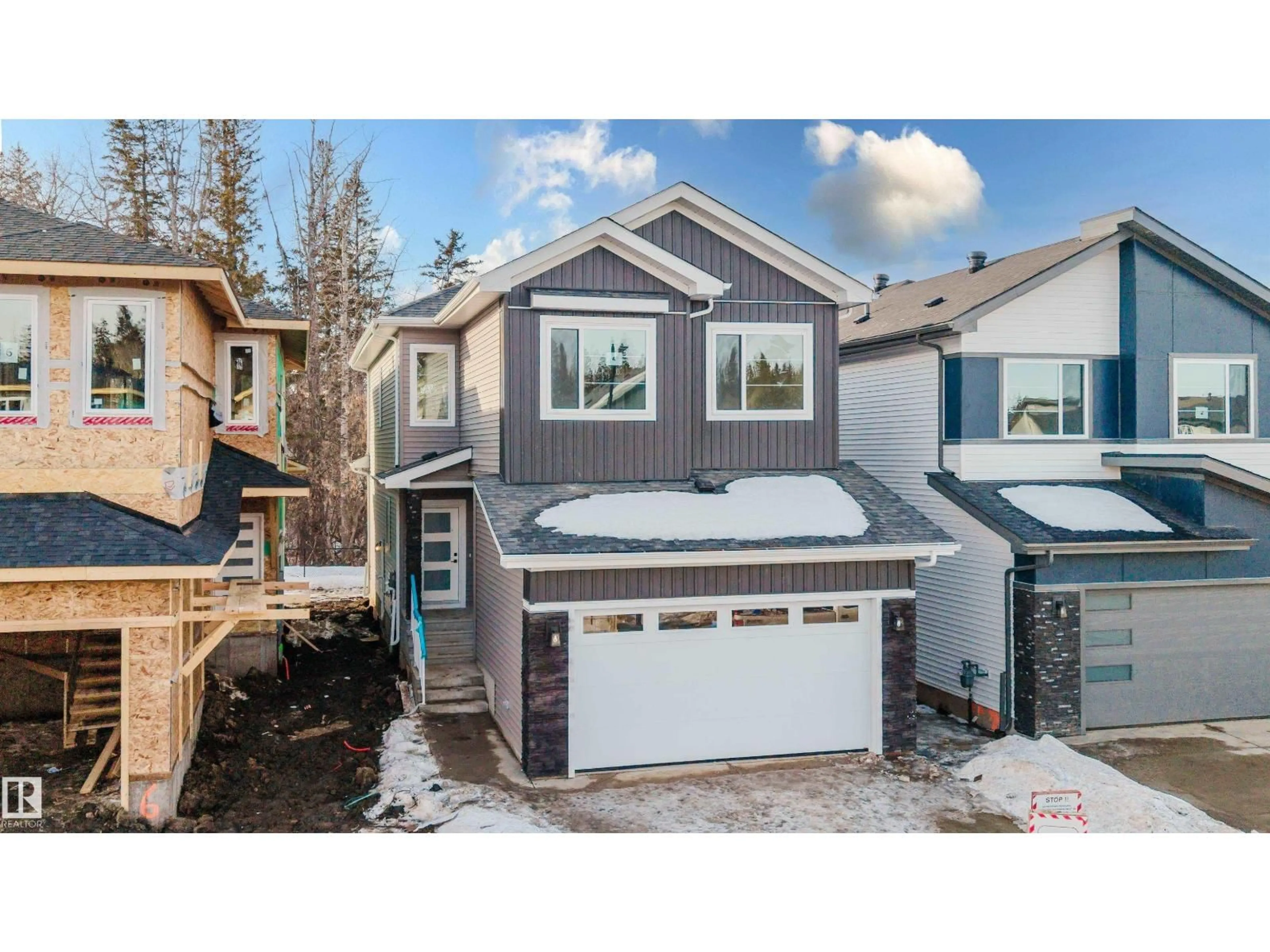 Home with vinyl exterior material, street for 4 MEADOWGROVE LD, Spruce Grove Alberta T7X0W2