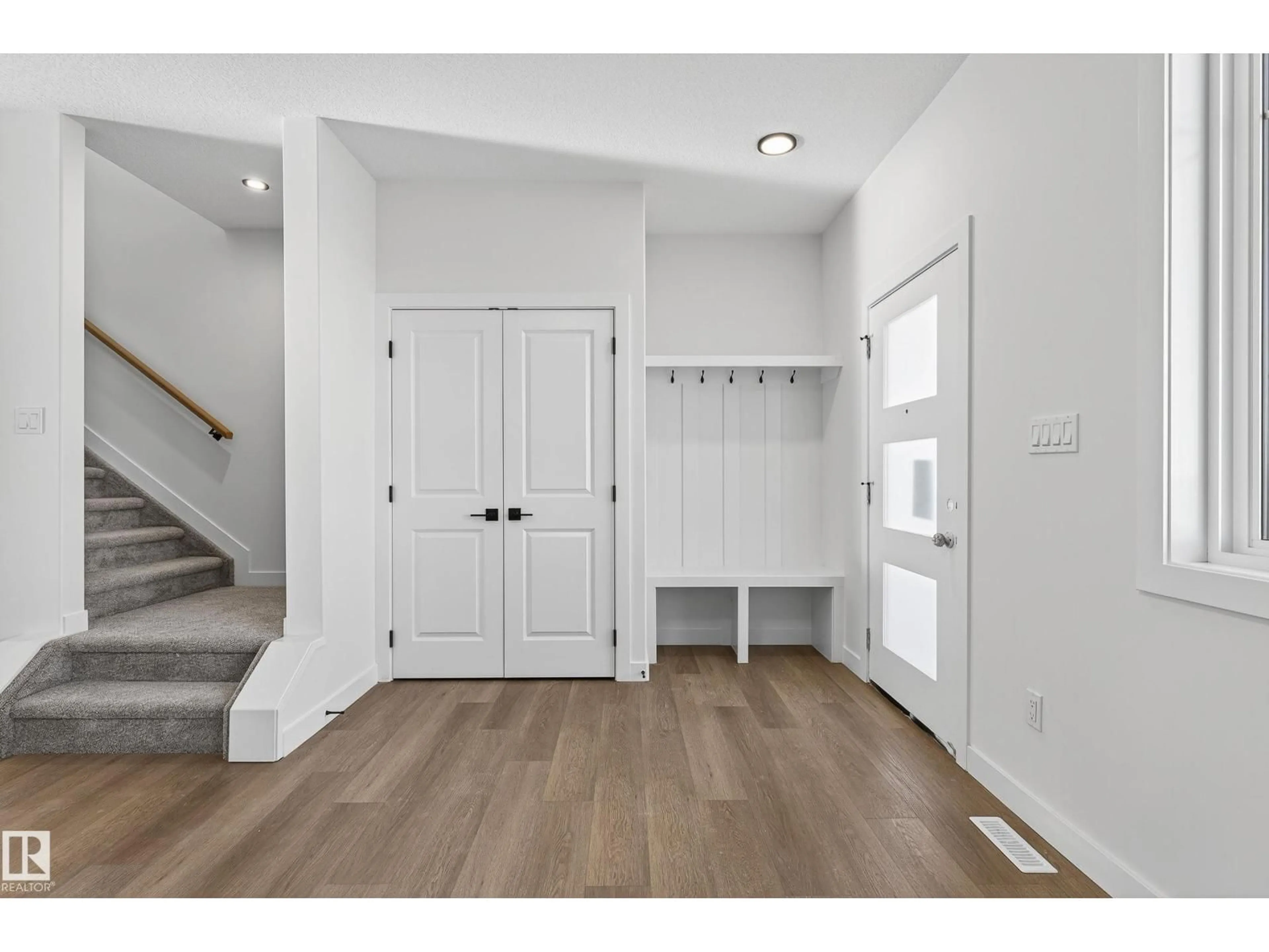 Indoor entryway for 120 PIERWYCK LO, Spruce Grove Alberta T7X4G2