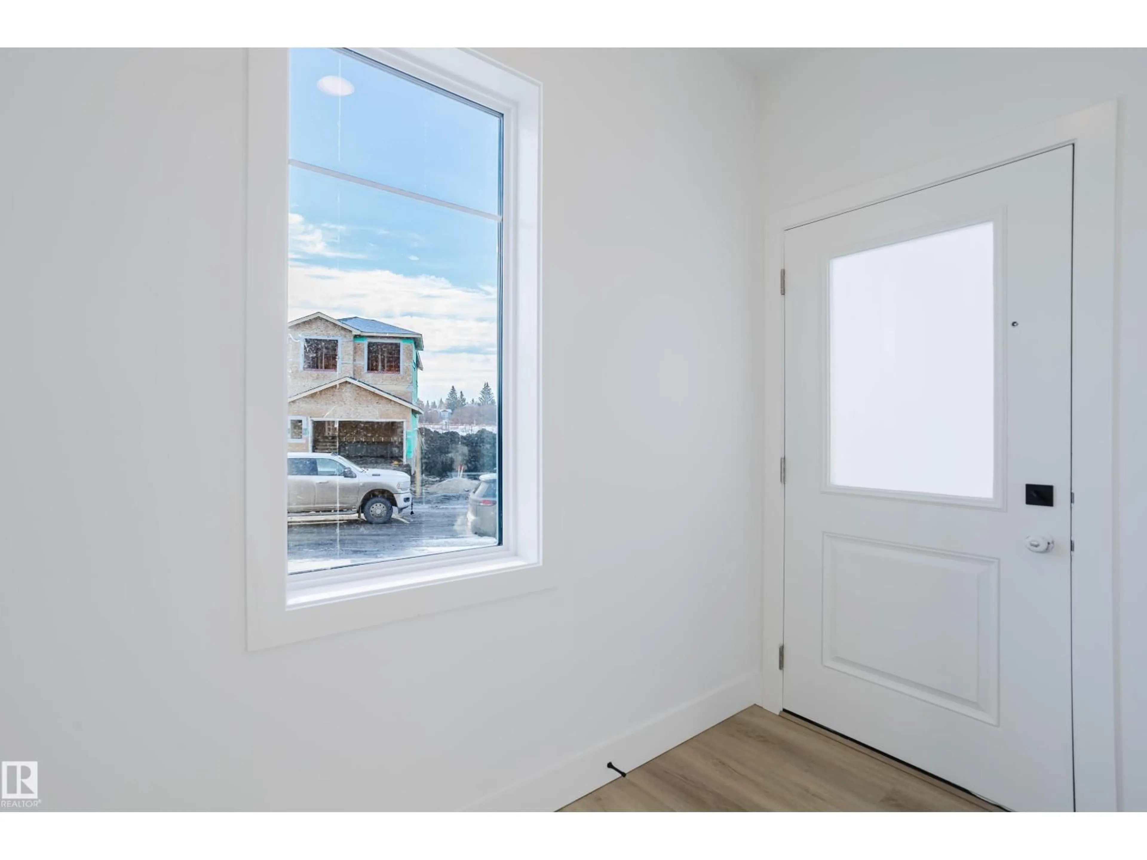 Indoor entryway for 52 MEADOWGROVE LD, Spruce Grove Alberta T7X0W2