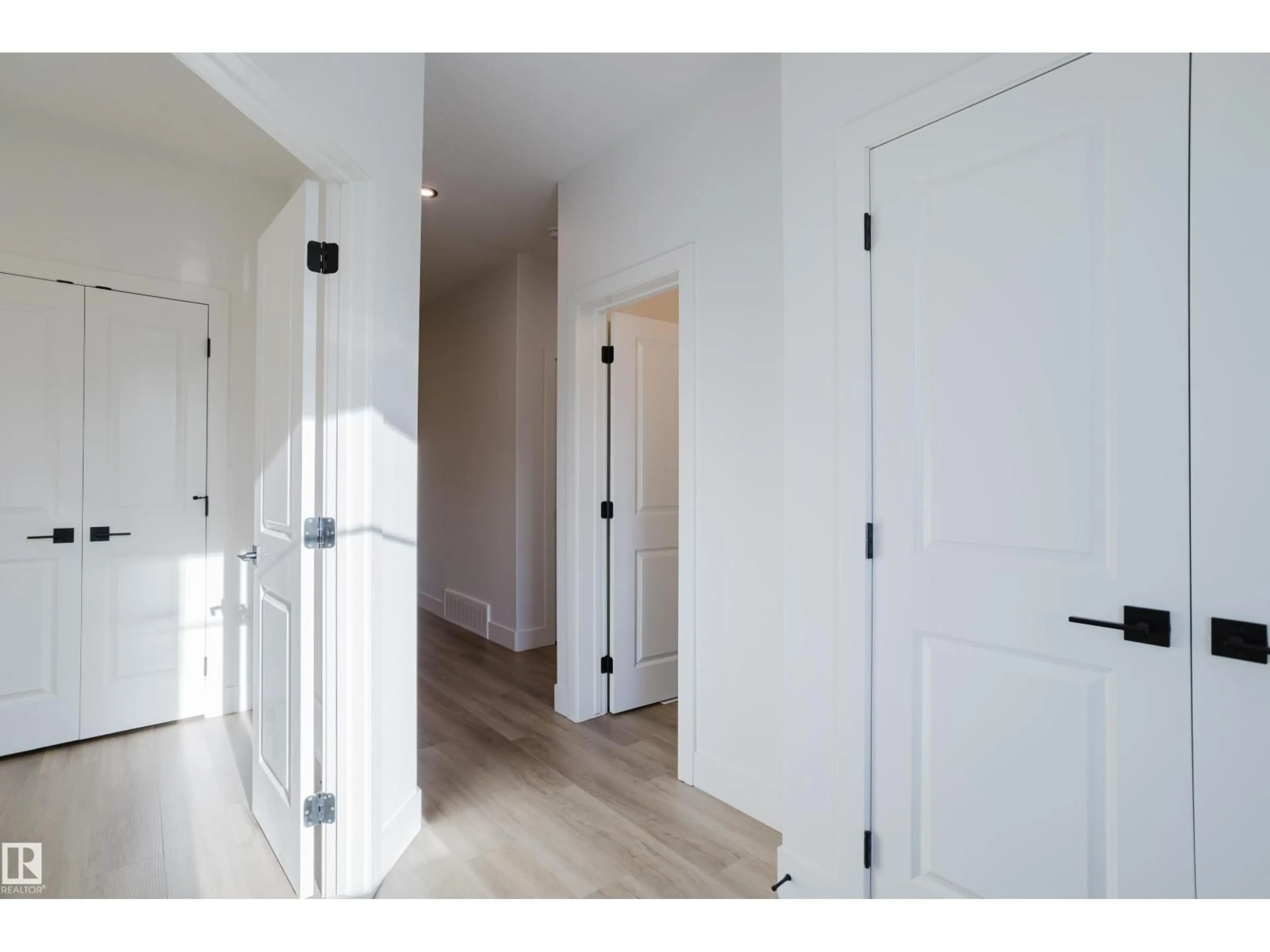 Indoor entryway for 52 MEADOWGROVE LD, Spruce Grove Alberta T7X0W2