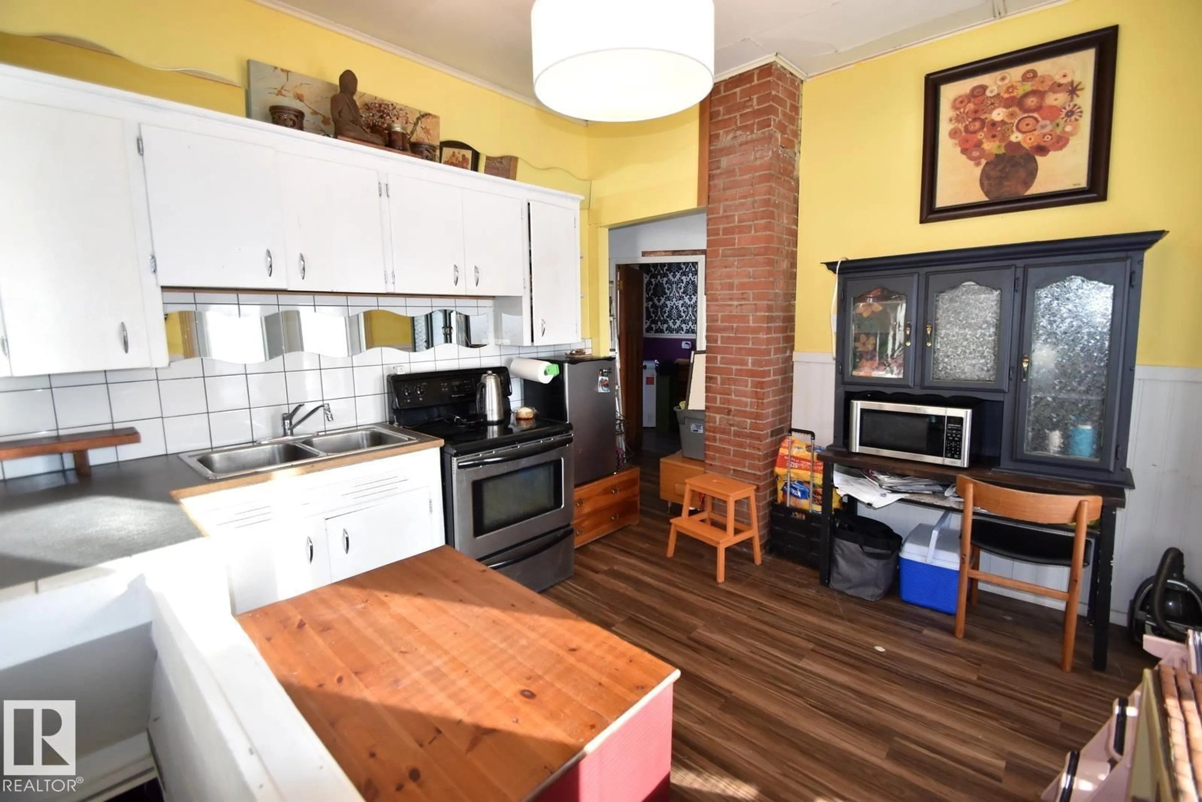 Standard kitchen, unknown for 4808 50B AV, Waskatenau Alberta T0A3P0