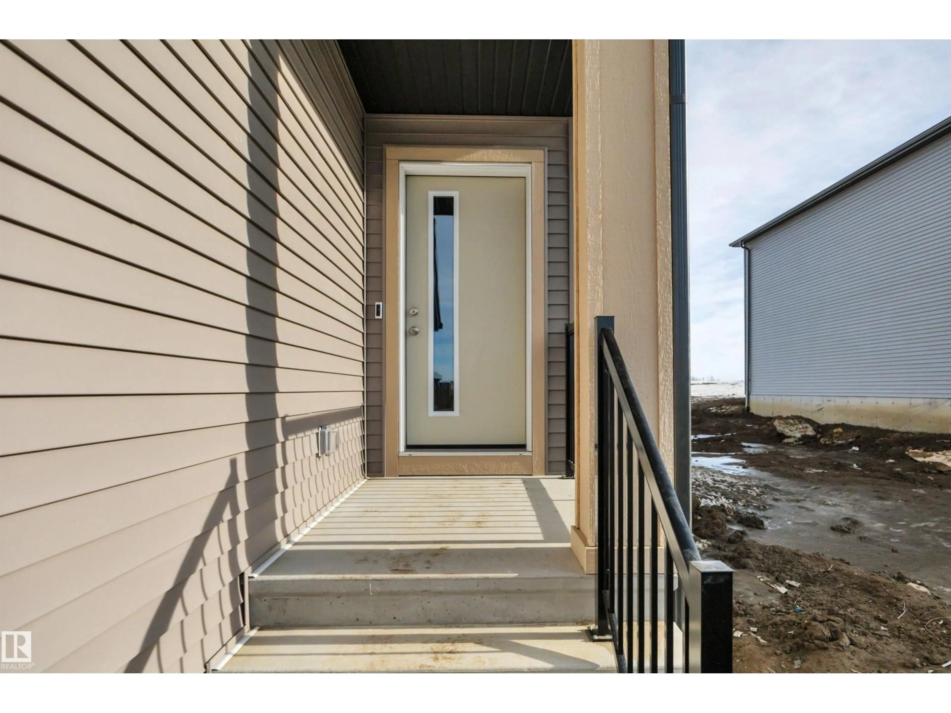 Indoor entryway for 311 22 ST, Edmonton Alberta T6X3L3