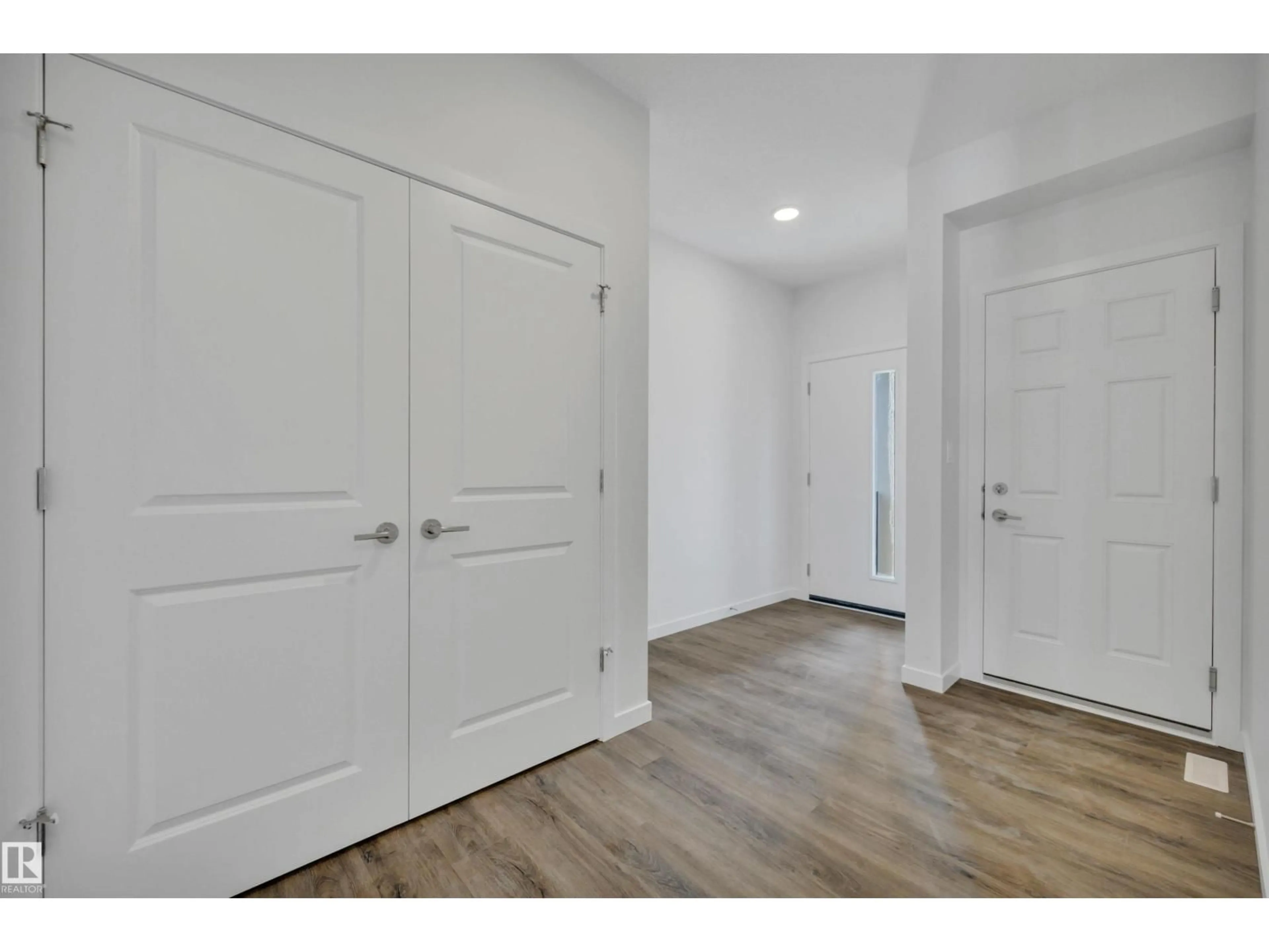 Indoor entryway for 311 22 ST, Edmonton Alberta T6X3L3