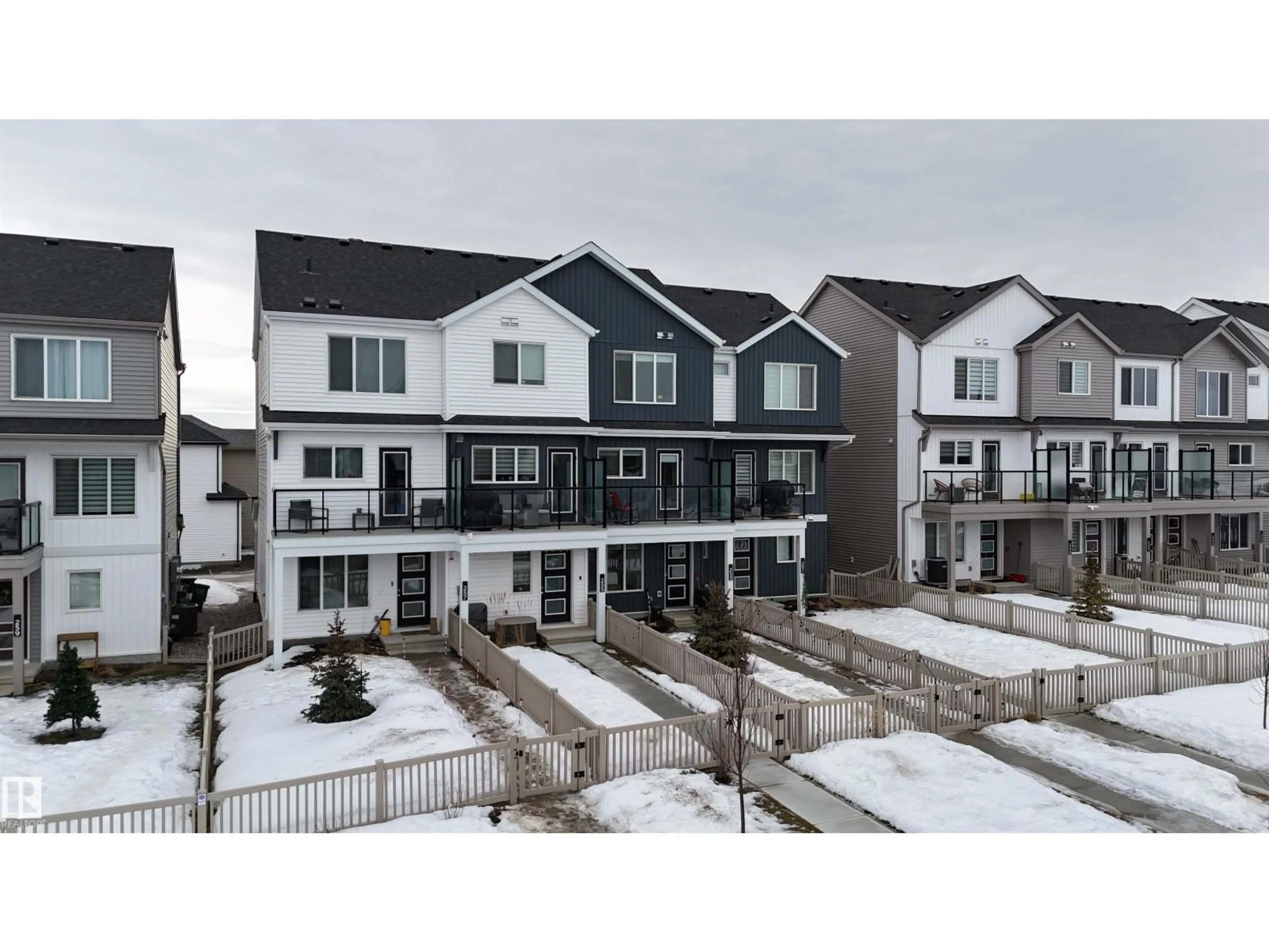 A pic from outside/outdoor area/front of a property/back of a property/a pic from drone, unknown for 253 MARQUIS BV, Edmonton Alberta T5Y4E7