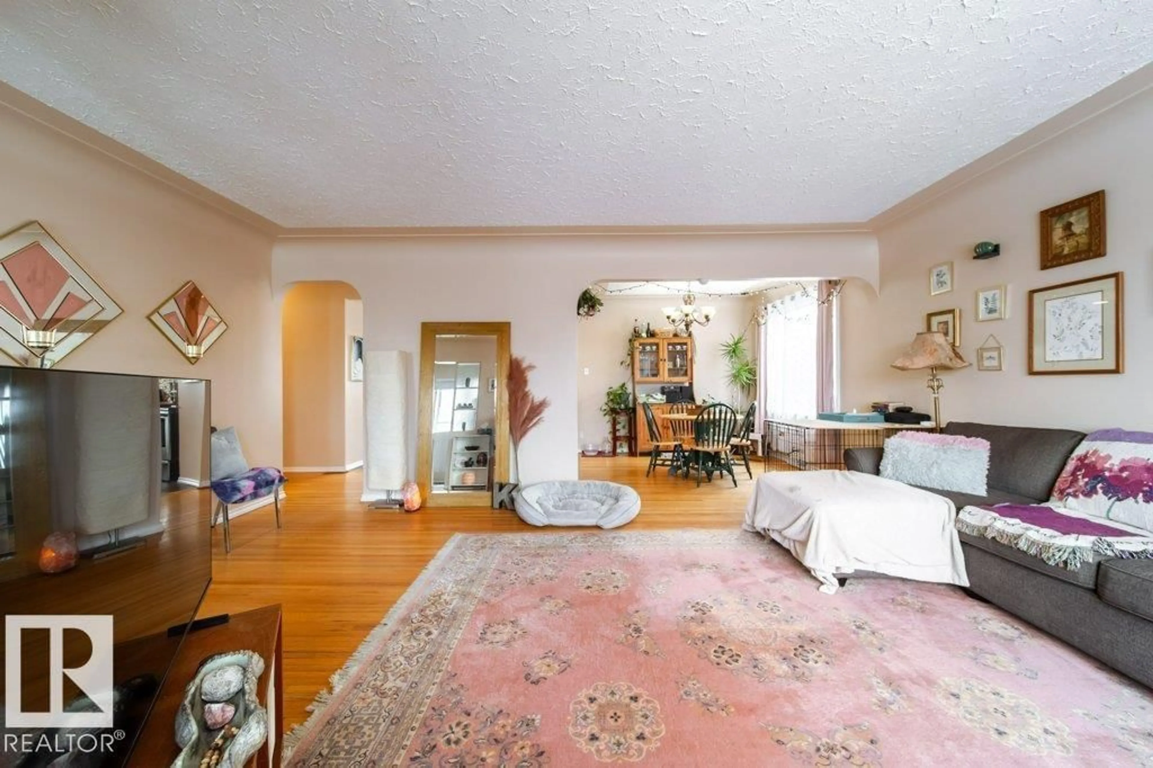 A pic of a room for 11235 GROAT RD, Edmonton Alberta T5M3K2