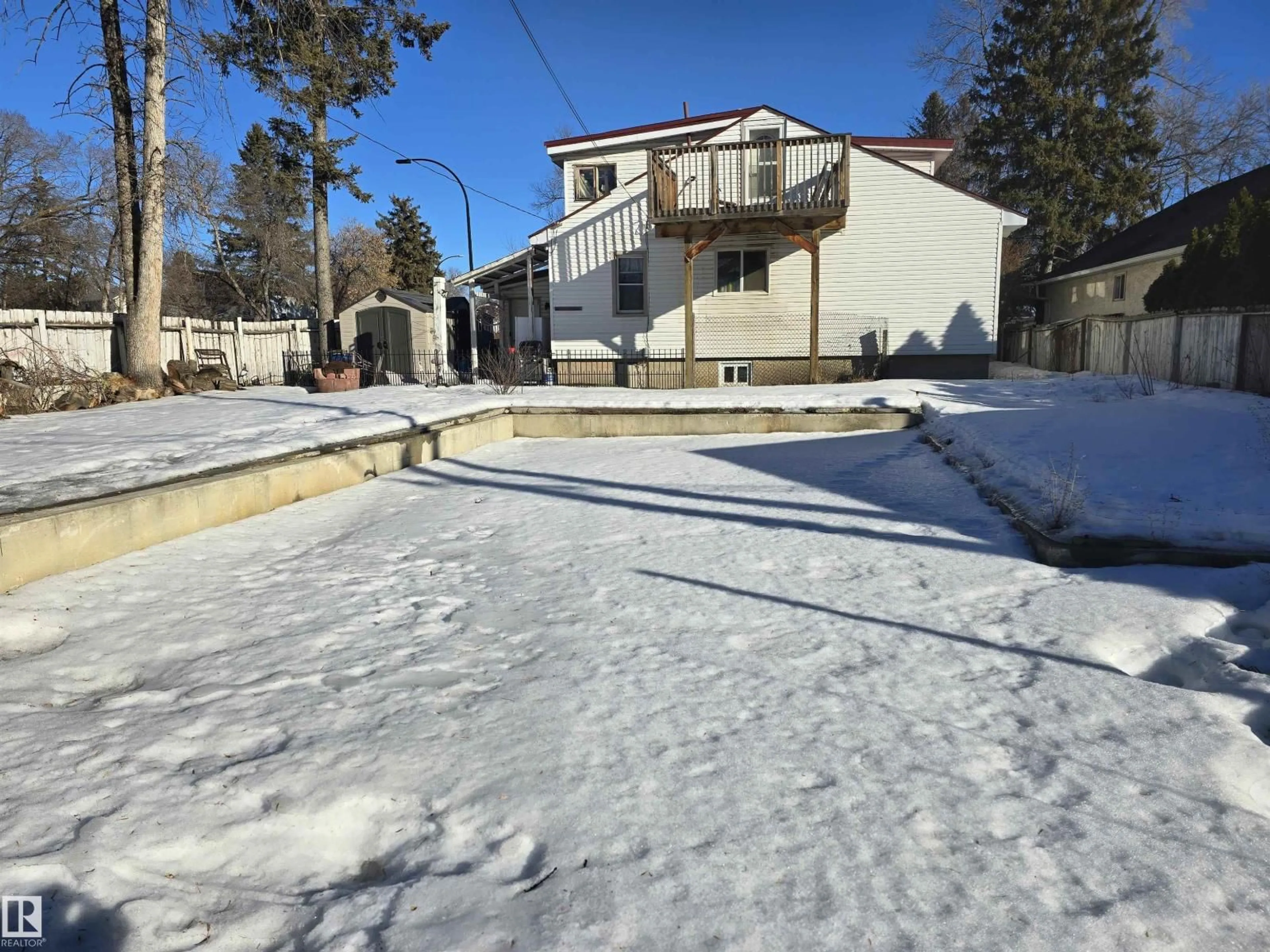 A pic from outside/outdoor area/front of a property/back of a property/a pic from drone, street for NW - 11132 60 ST, Edmonton Alberta T5W3Y7