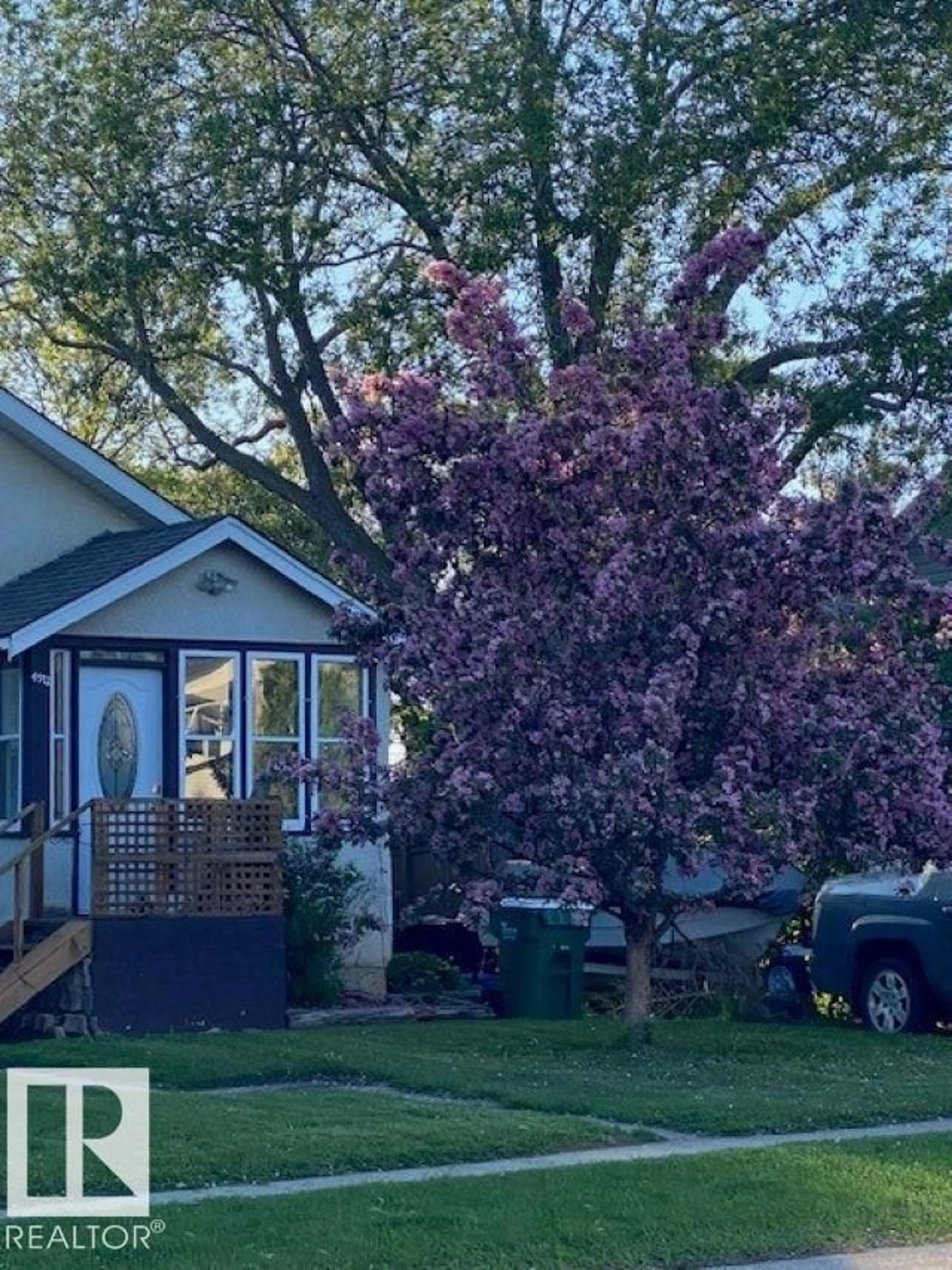 Home with vinyl exterior material, street for 4912 50 ST, Gibbons Alberta T0A1N0