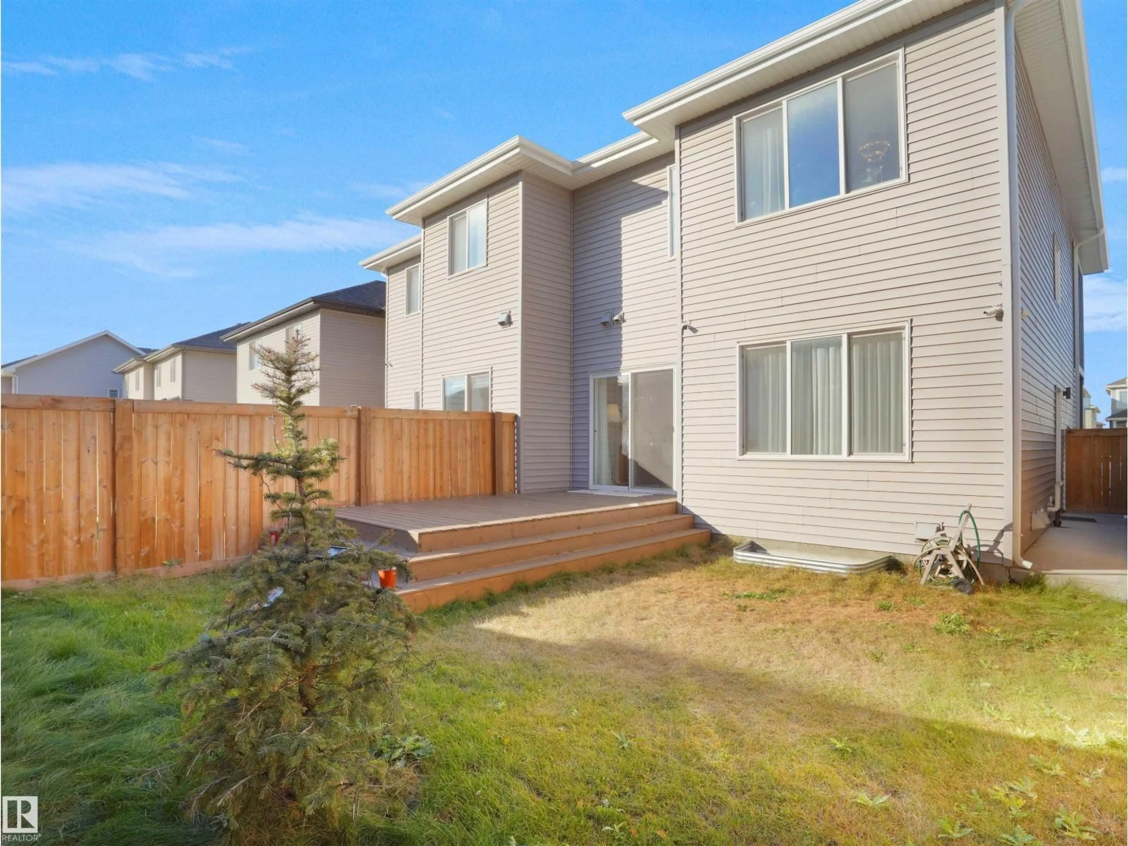 A pic from outside/outdoor area/front of a property/back of a property/a pic from drone, street for 207 41 AV, Edmonton Alberta T6T2E7