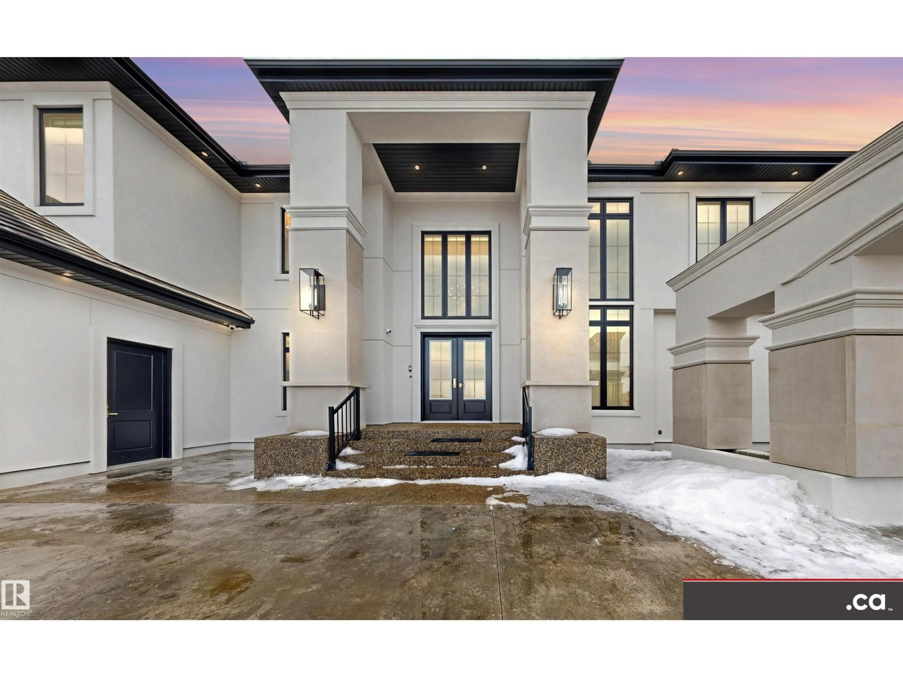 Indoor foyer for 136 RIVER HEIGHTS LANE, Rural Sturgeon County Alberta T8T0B9