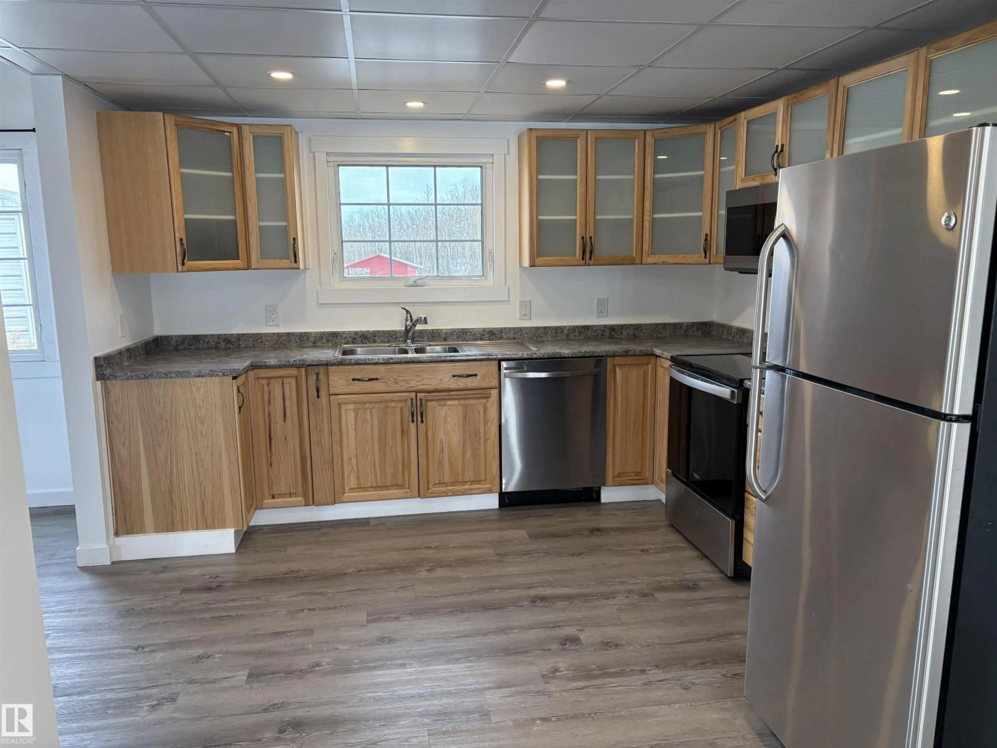 Standard kitchen, wood/laminate floor for 51109 L RGE RD 190, Rural Beaver County Alberta T0B4J5