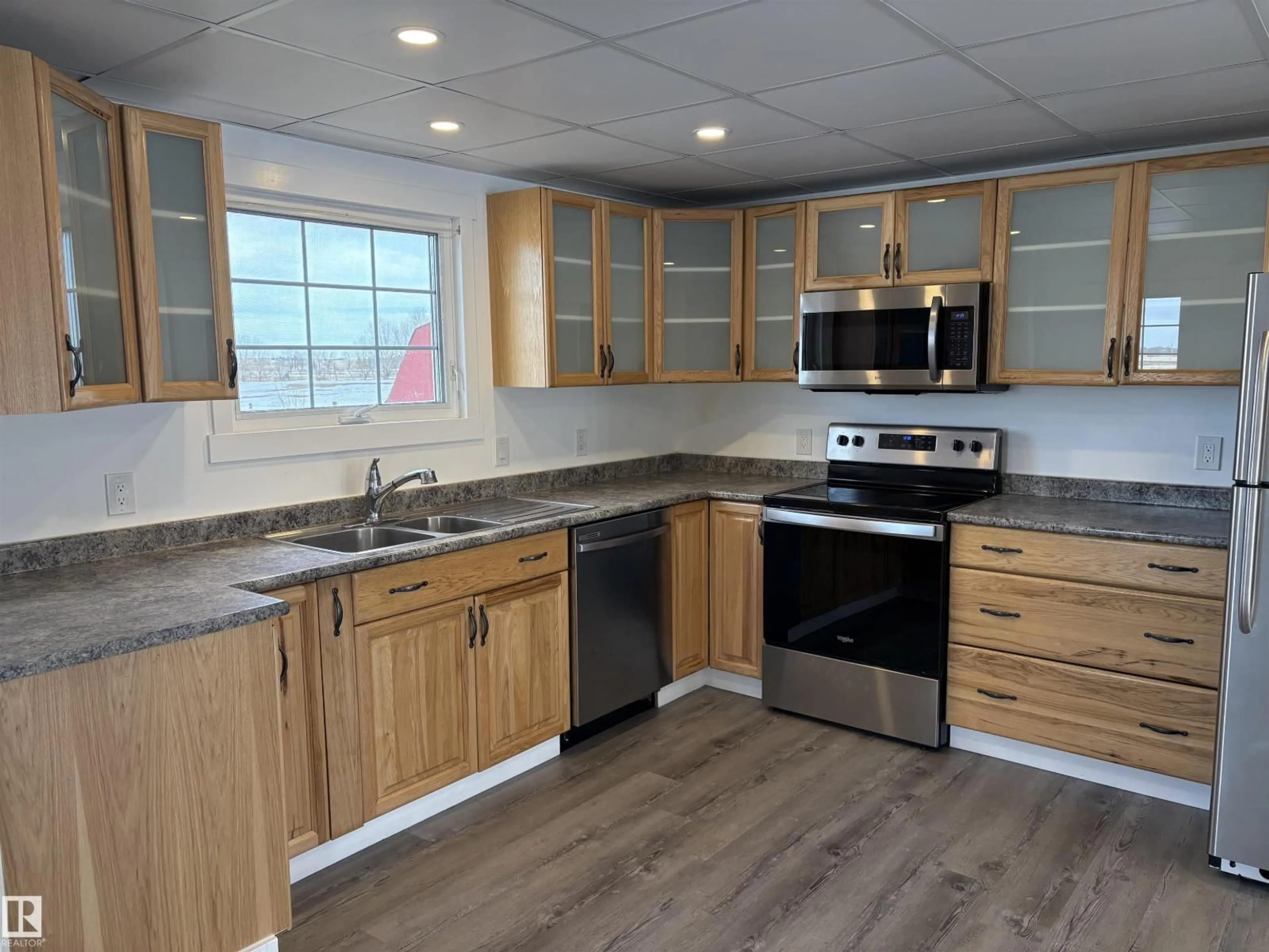 Standard kitchen, unknown for 51109 L RGE RD 190, Rural Beaver County Alberta T0B4J5