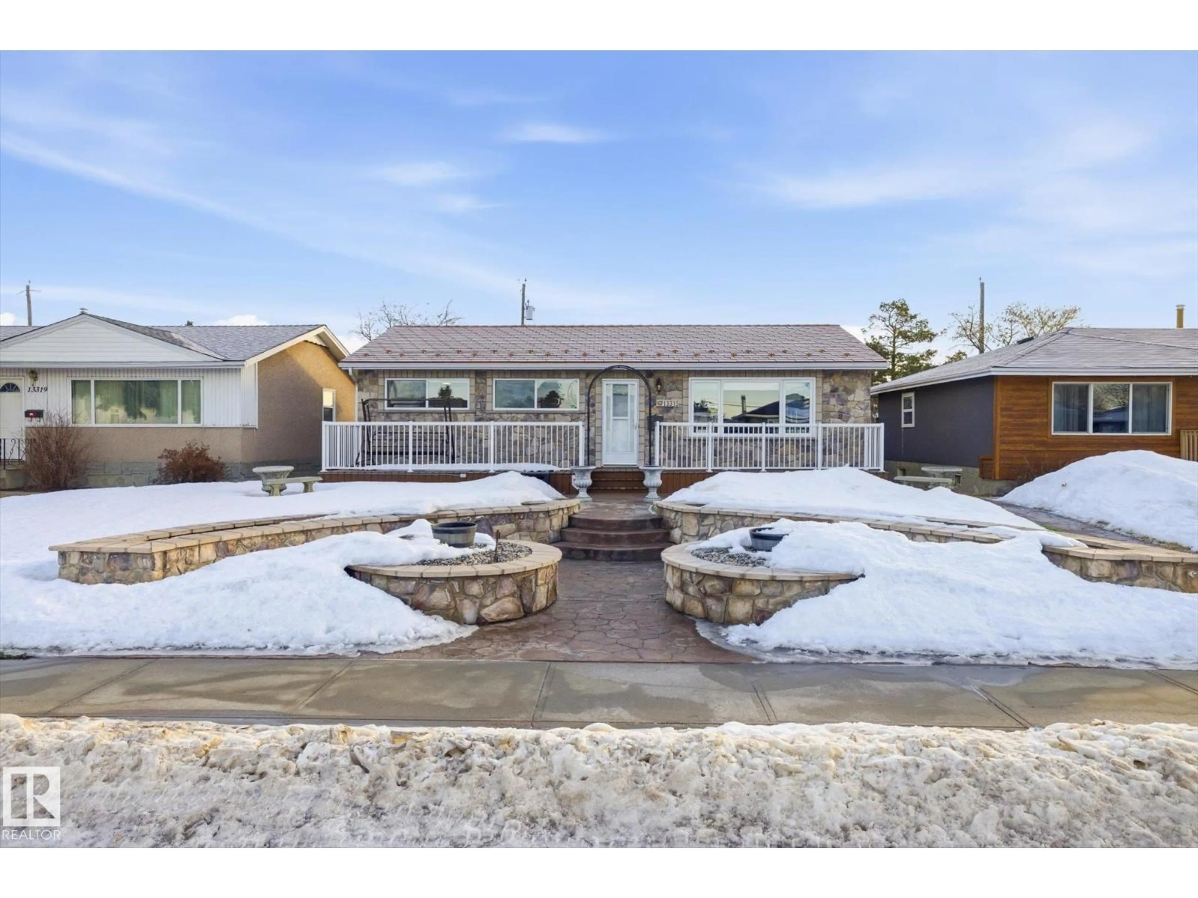 A pic from outside/outdoor area/front of a property/back of a property/a pic from drone, street for NW - 13315 129 ST, Edmonton Alberta T5L1J9