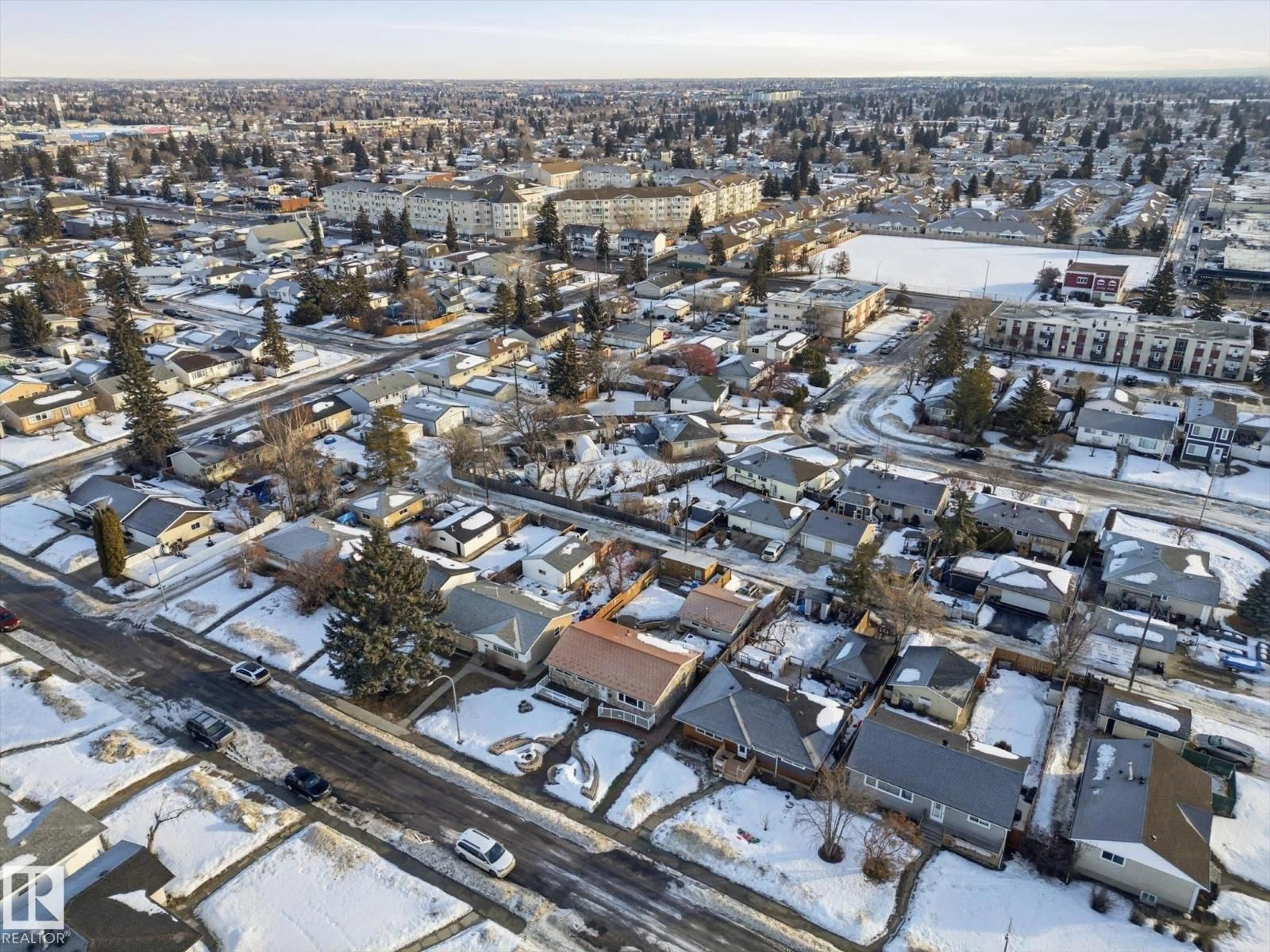 A pic from outside/outdoor area/front of a property/back of a property/a pic from drone, street for NW - 13315 129 ST, Edmonton Alberta T5L1J9