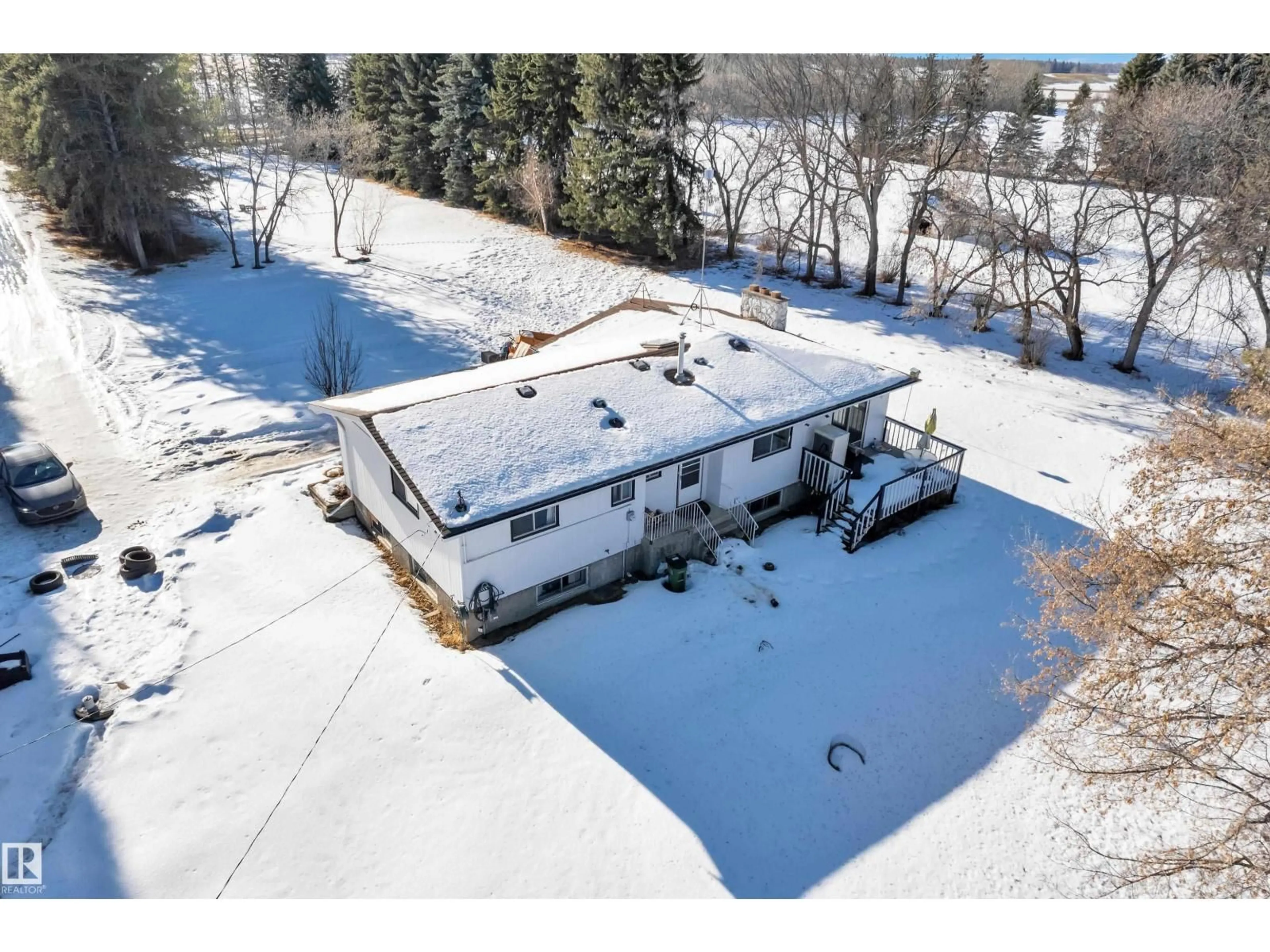 A pic from outside/outdoor area/front of a property/back of a property/a pic from drone, building for 20920 9 AV, Edmonton Alberta T6M2N9