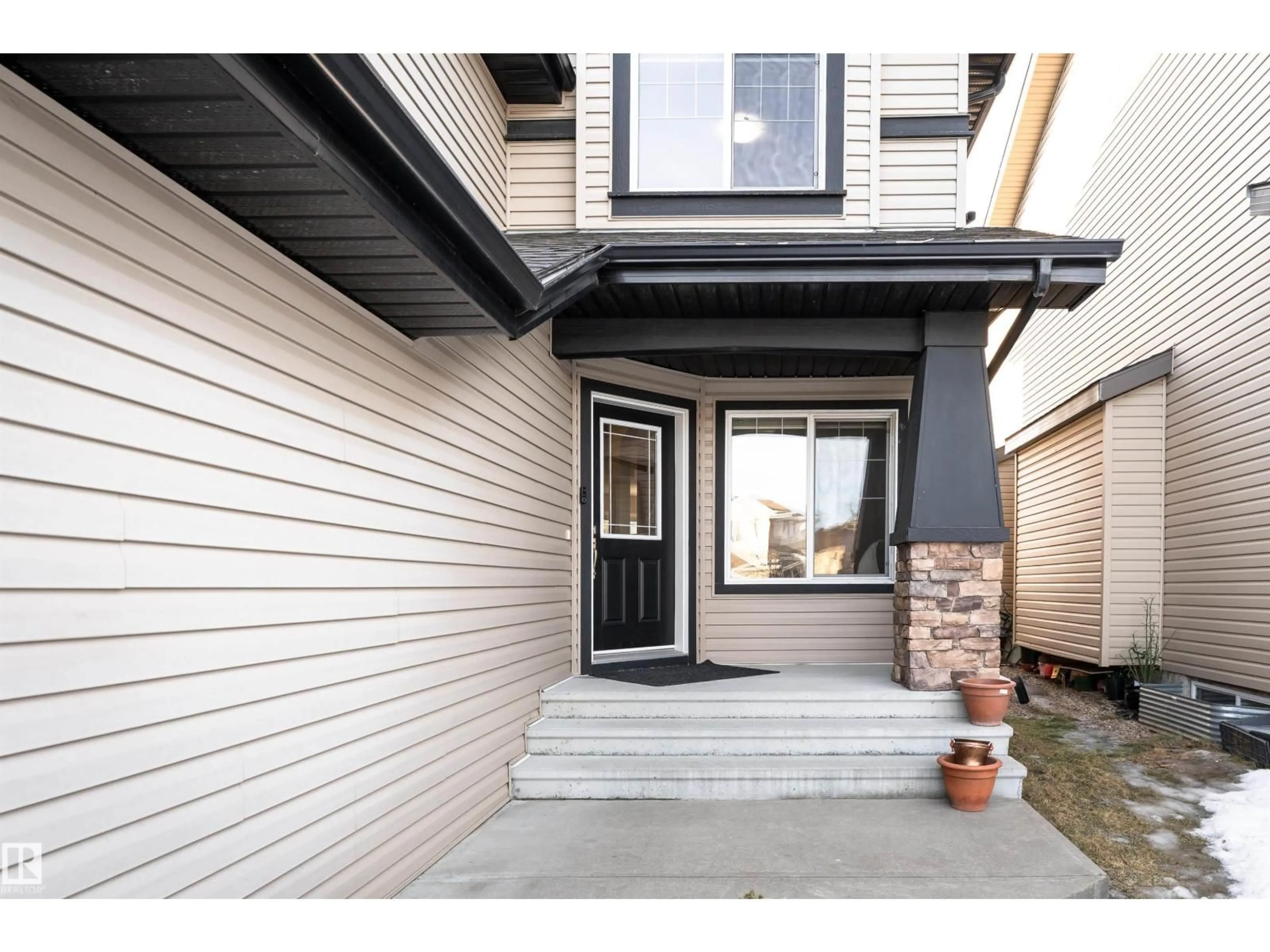 Indoor entryway for SW - 6811 19 AV, Edmonton Alberta T6X0L8