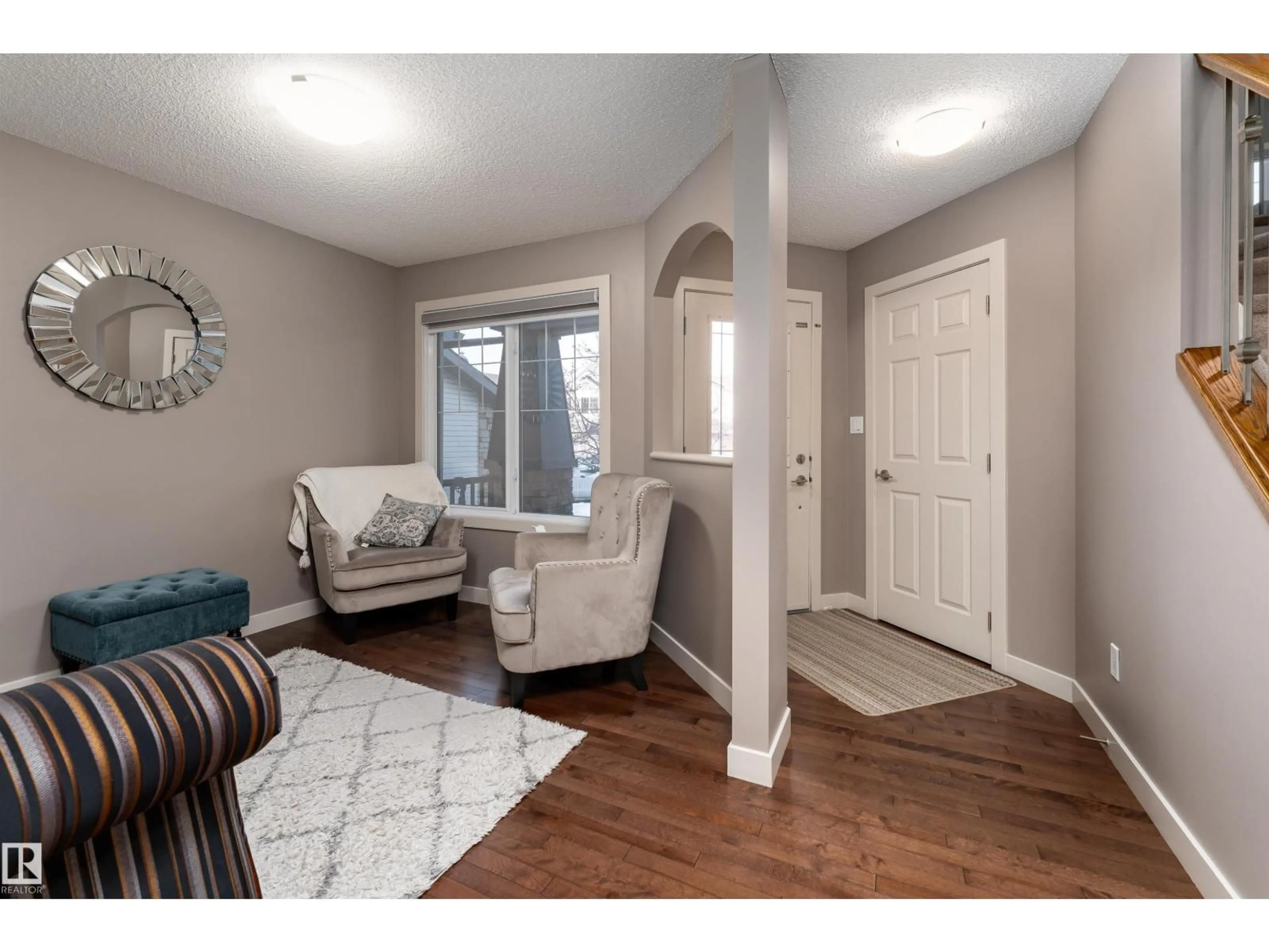 Indoor entryway for SW - 6811 19 AV, Edmonton Alberta T6X0L8