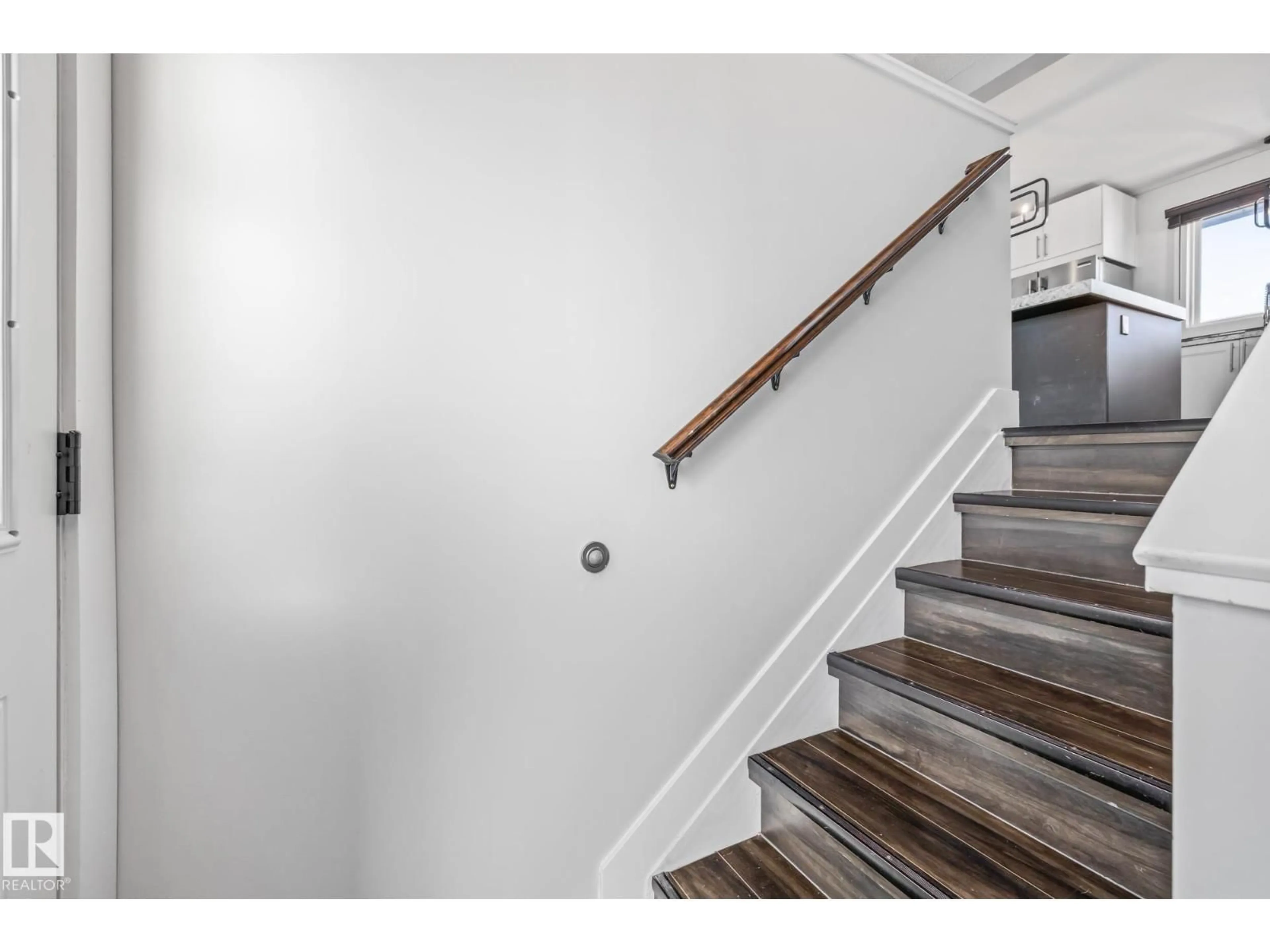 Stairs for 14911 96 ST, Edmonton Alberta T5E4B9