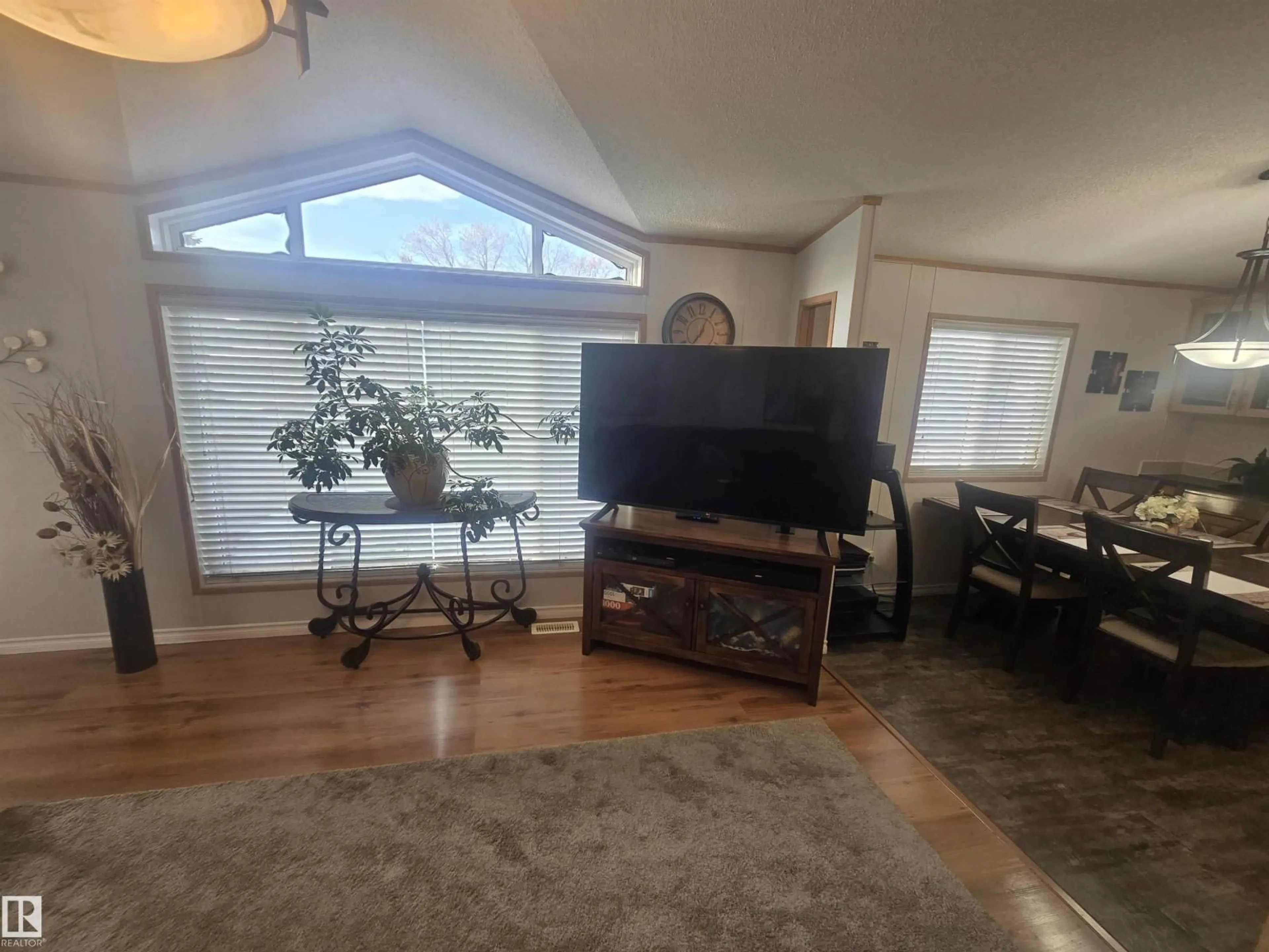 A pic of a room for 678 EVERGREEN DR, Edmonton Alberta T5Y4M2