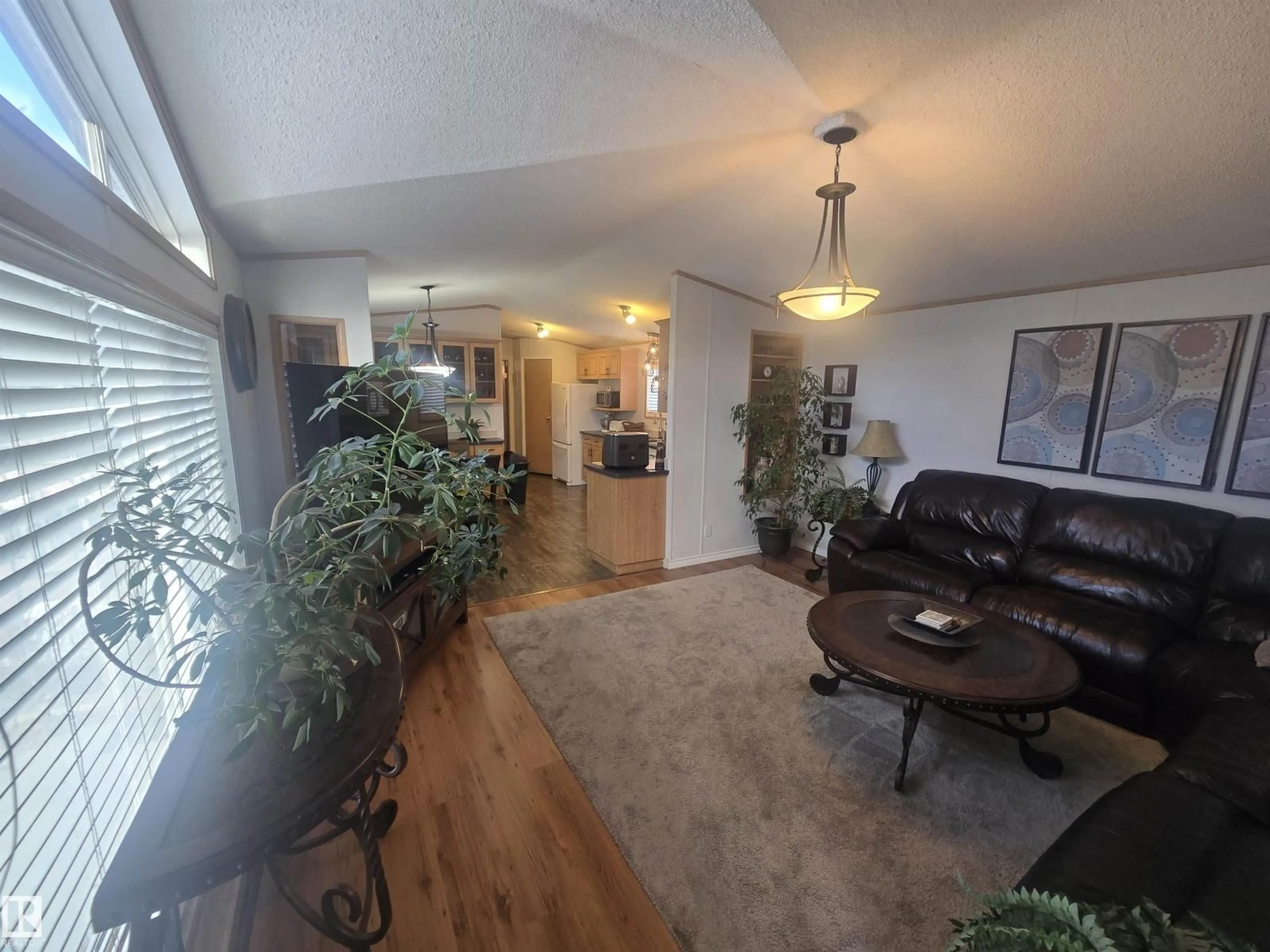 Living room with furniture, unknown for 678 EVERGREEN DR, Edmonton Alberta T5Y4M2